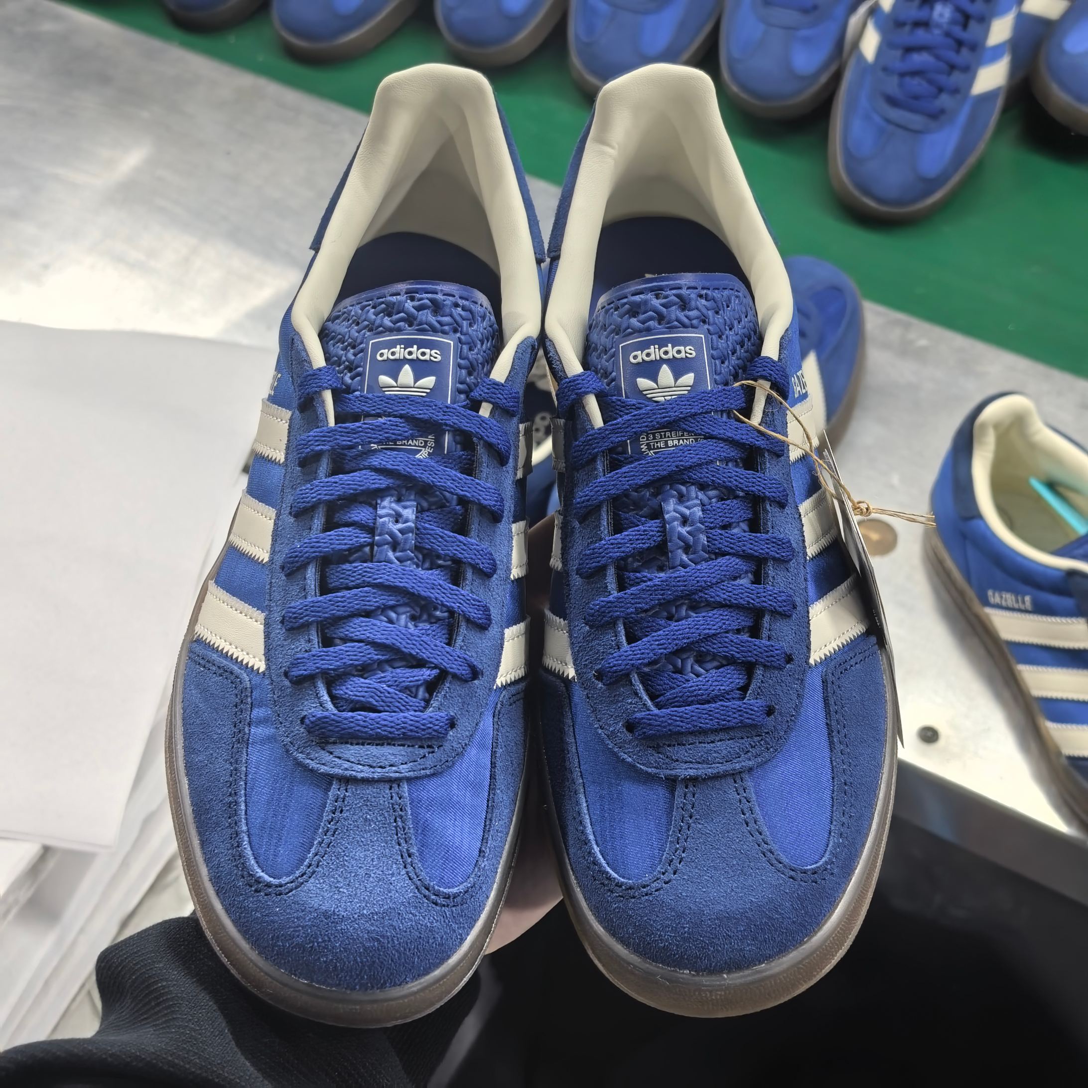 蓝色AD GAZELLE INDOOR 舒适百搭 耐磨 低帮 板鞋 女款 蓝色全码入库可对比市场任何在售
