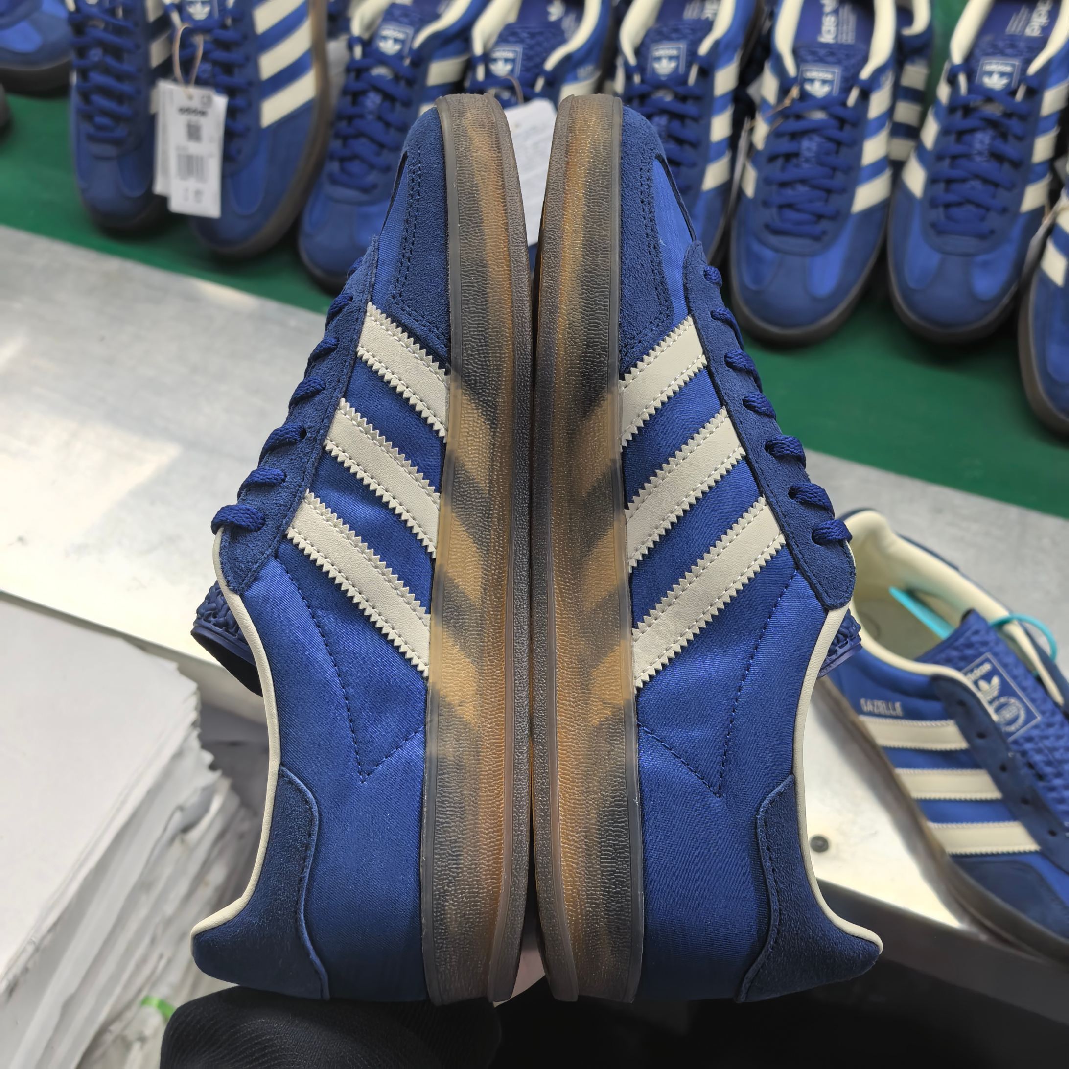 蓝色AD GAZELLE INDOOR 舒适百搭 耐磨 低帮 板鞋 女款 蓝色全码入库可对比市场任何在售