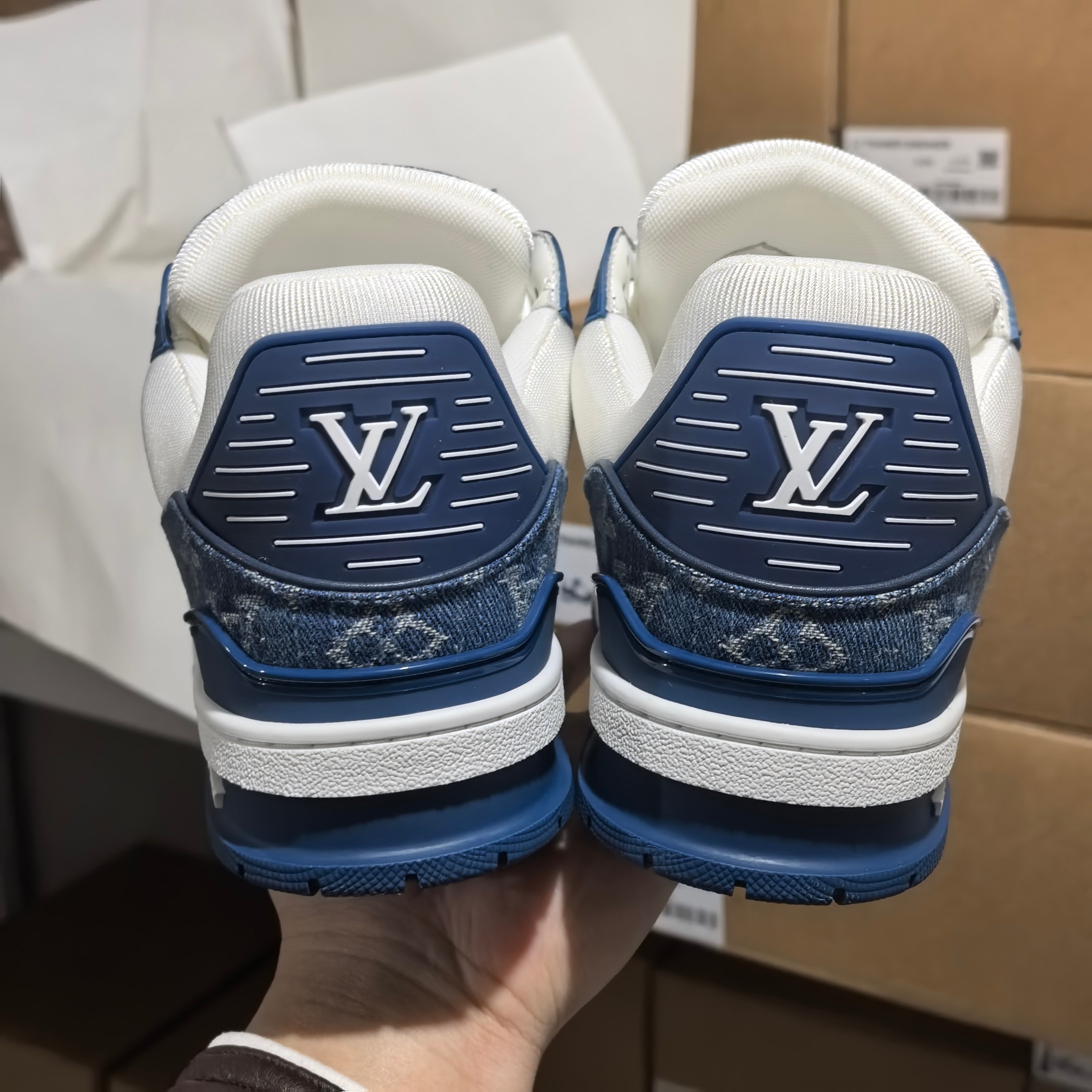 全码补货入库！版本LV-Trainer系列蓝牛仔！＃底部独家私模大底＋进口TPU材质打造＃面部头层粒面小