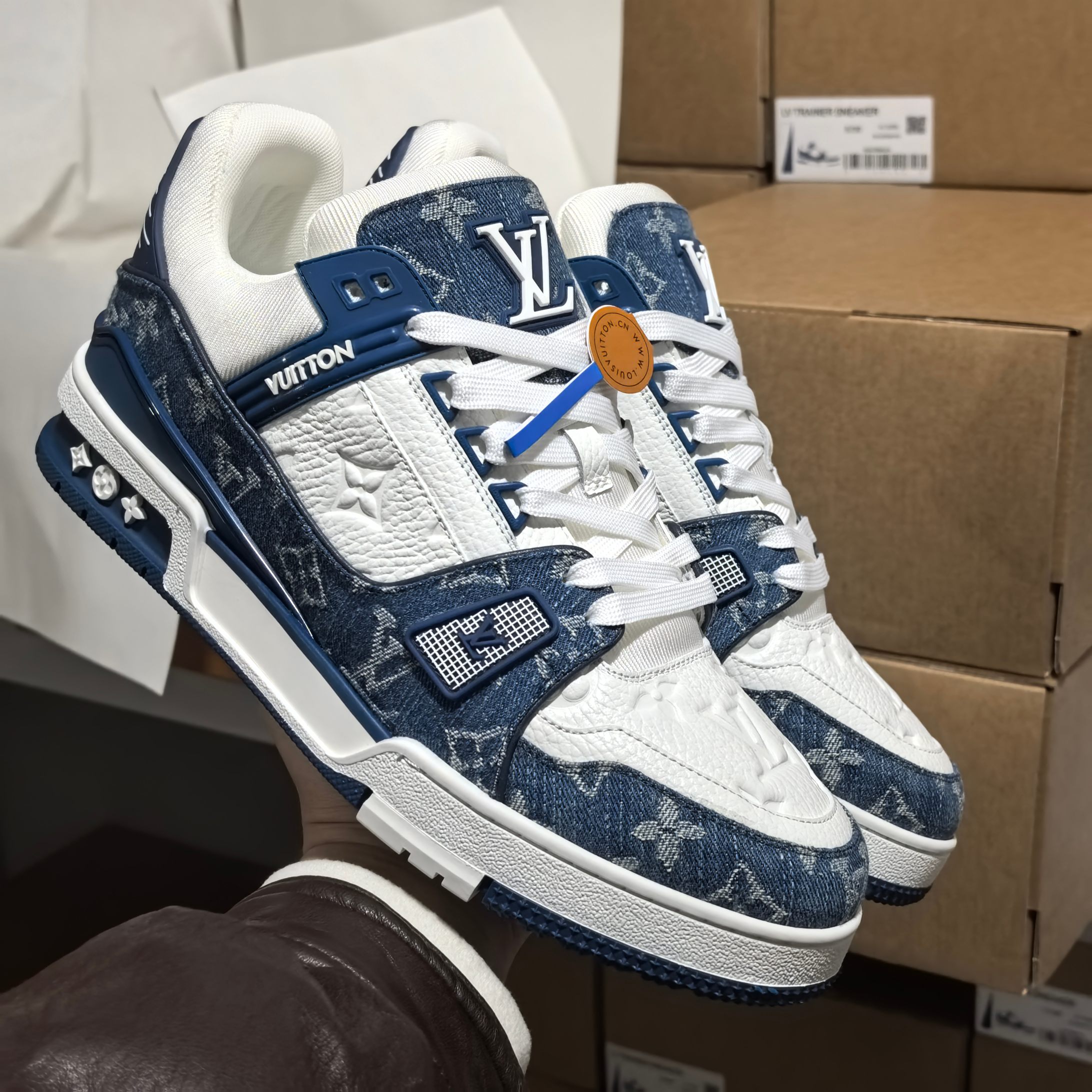 全码补货入库！版本LV-Trainer系列蓝牛仔！＃底部独家私模大底＋进口TPU材质打造＃面部头层粒面小