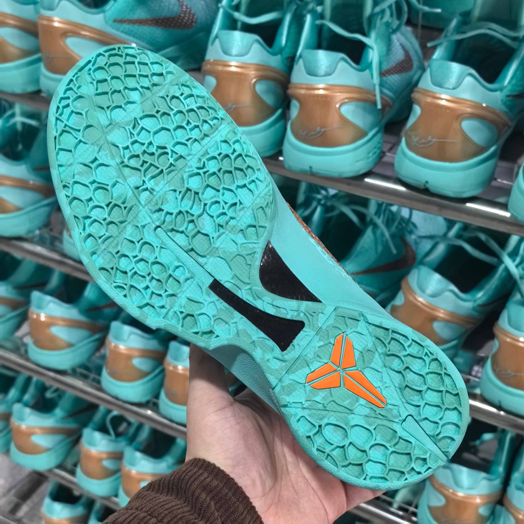 新品出货科比6系列自由女神 即将全码来袭 大货细节实拍 目前圈内No.1 第一梯队毋庸置疑 40/40.