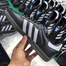 全码补齐 平台跑量版 德训Samba系列黑色实拍如图 #独家定制皮料 柔软度 质感接近头层 #同步原纸板扁头 驼背 杜绝 全码补齐 平台跑量版 德训Samba系列黑色实拍如图 #独家定制皮料 柔软度 质感接近头层 #同步原纸板扁头 驼背 杜绝