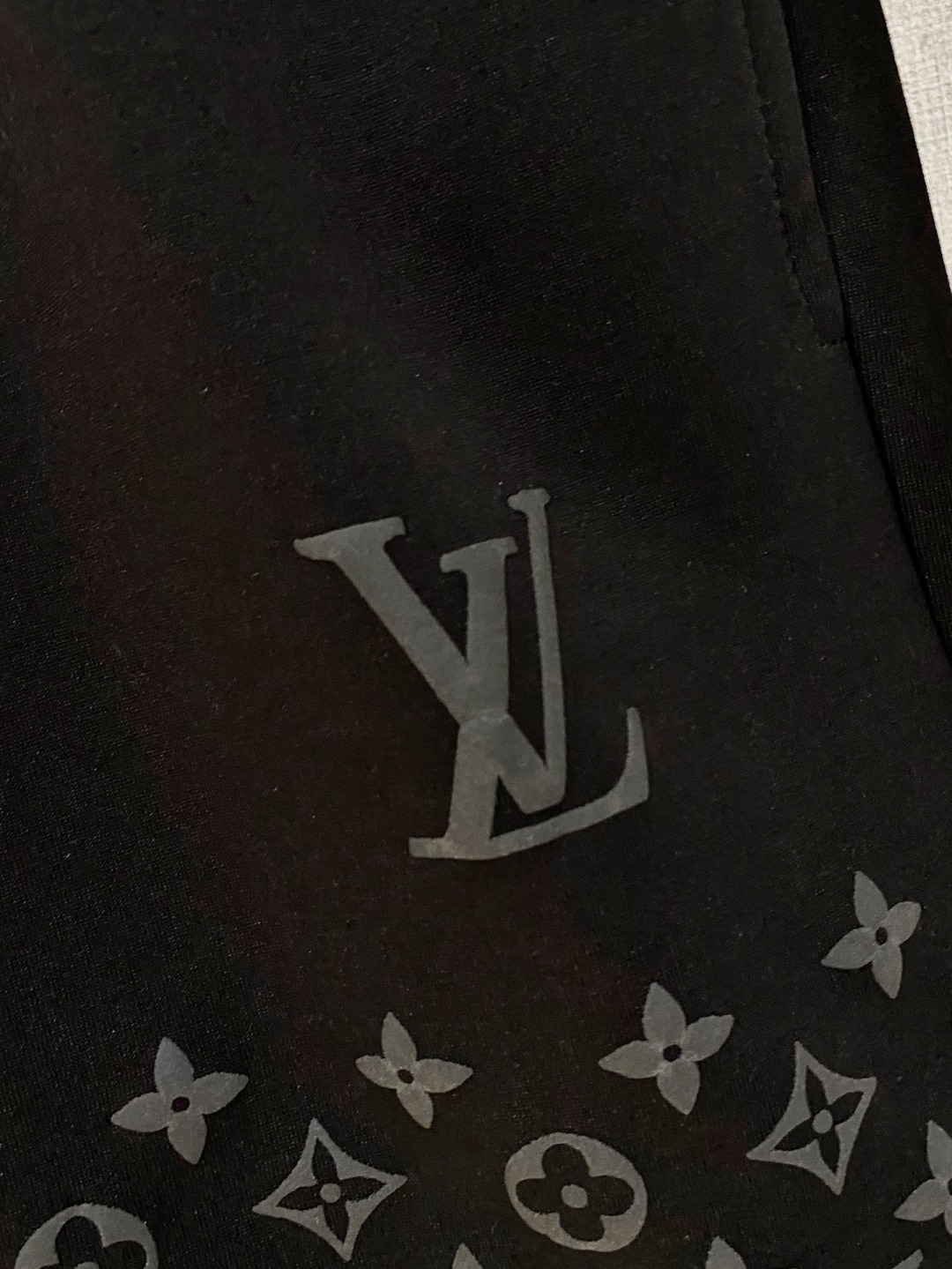 LV 2026春夏新款男士休闲短裤 五分裤 高端货简洁时尚大方定制原版进口面料简洁利落又清爽品质做工细节