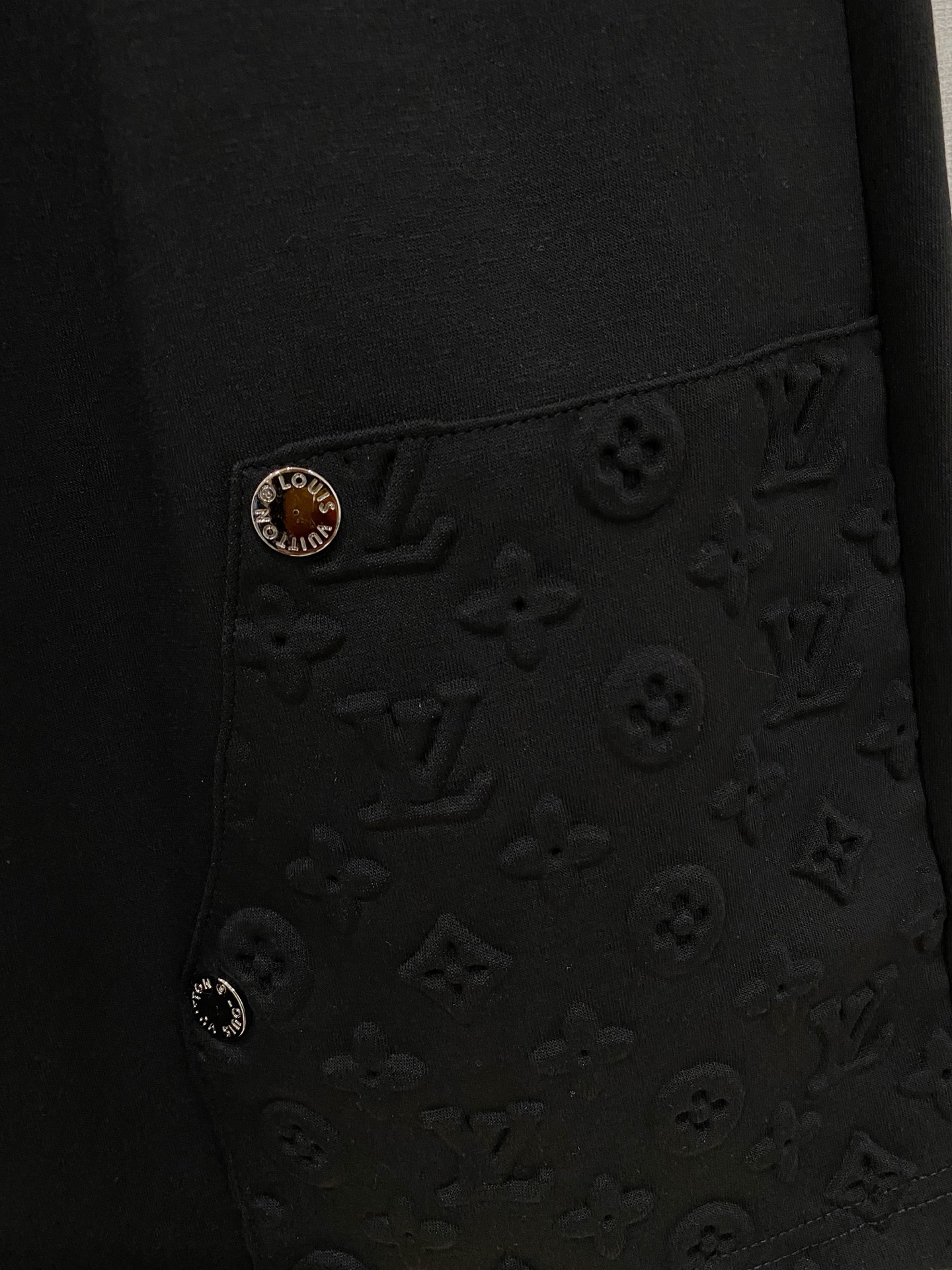 LV 2026春夏新款男士休闲短裤 五分裤 高端货简洁时尚大方定制原版进口面料简洁利落又清爽品质做工细节