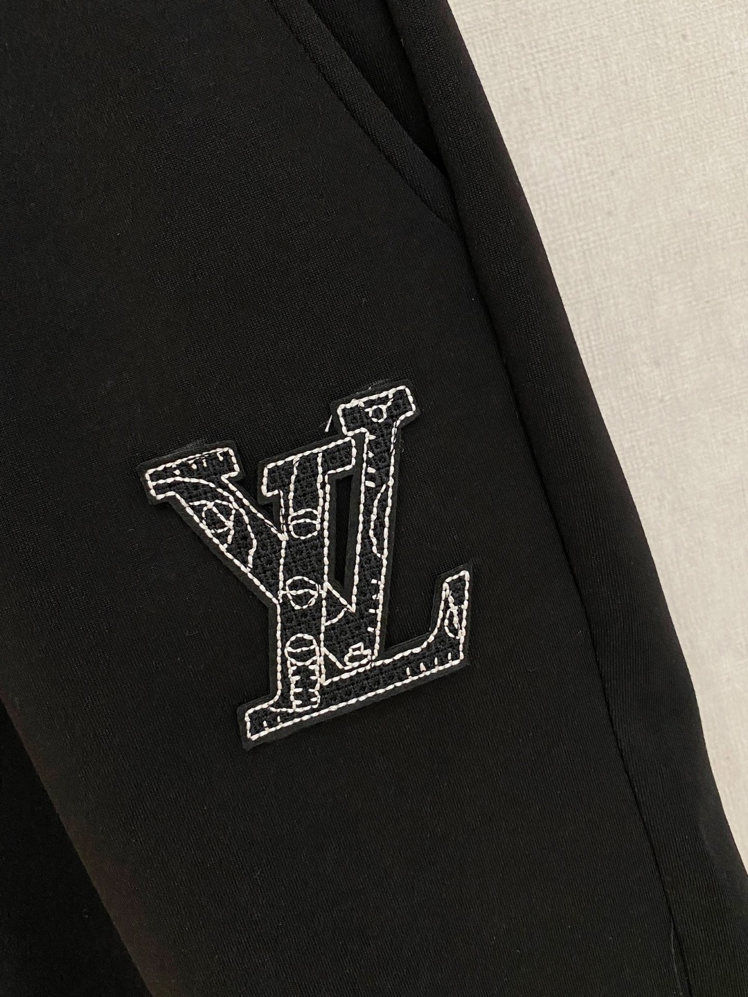 LV 2026春夏新款男士休闲短裤 五分裤 高端货简洁时尚大方定制原版进口面料简洁利落又清爽品质做工细节