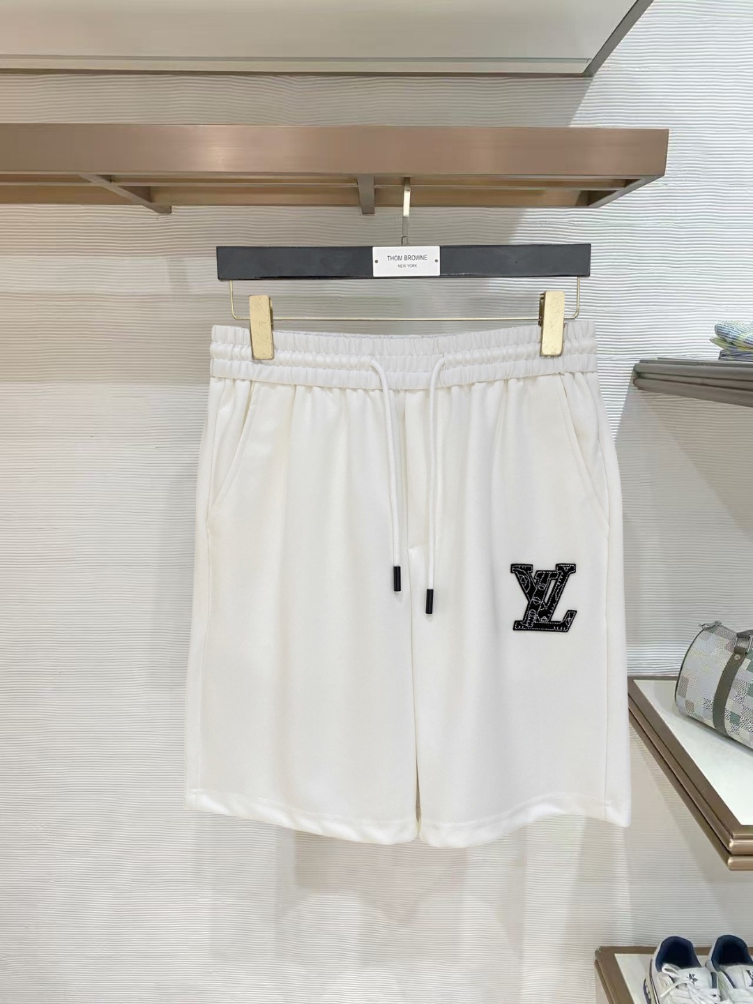 LV 2026春夏新款男士休闲短裤 五分裤 高端货简洁时尚大方定制原版进口面料简洁利落又清爽品质做工细节
