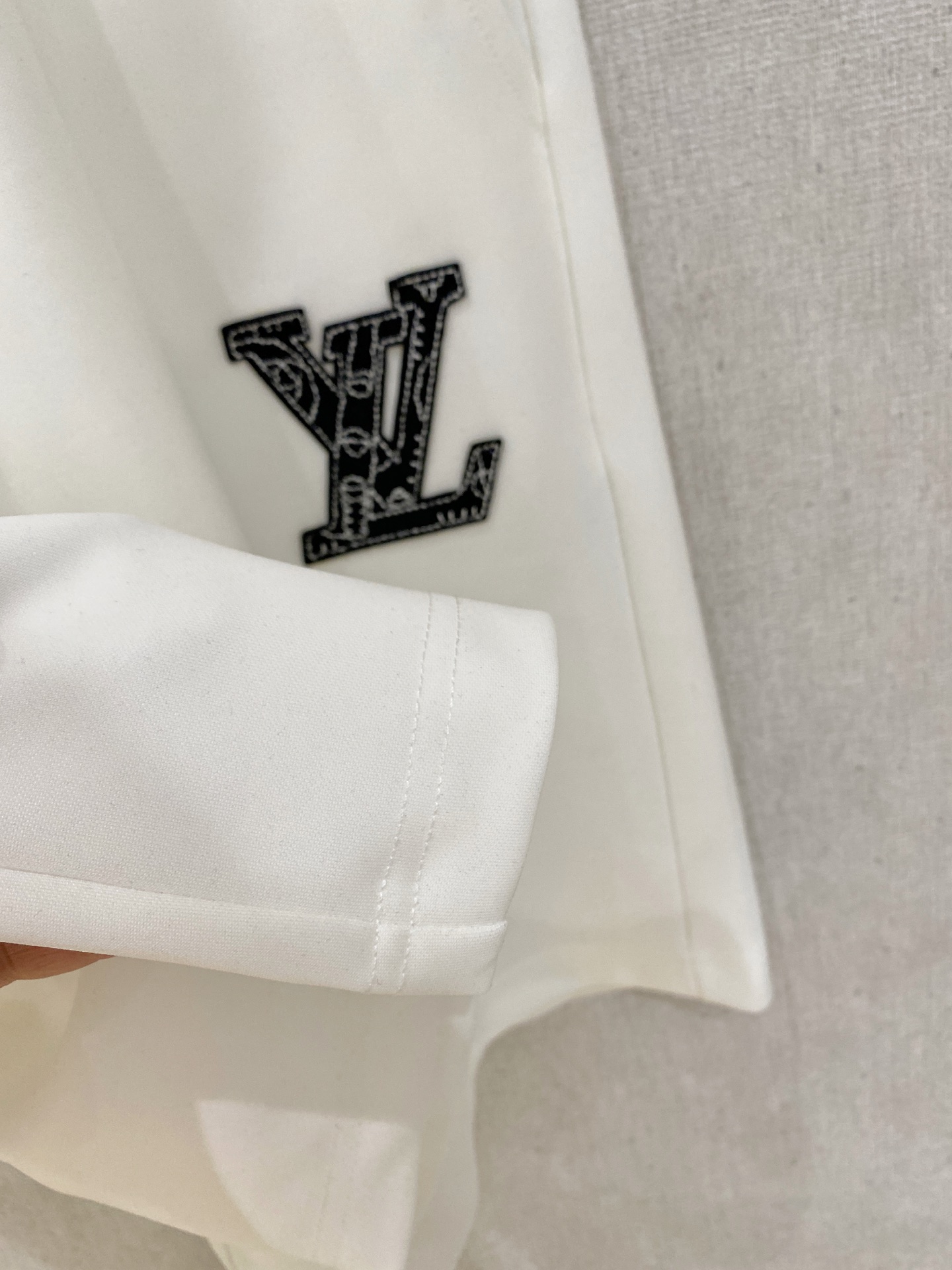 LV 2026春夏新款男士休闲短裤 五分裤 高端货简洁时尚大方定制原版进口面料简洁利落又清爽品质做工细节