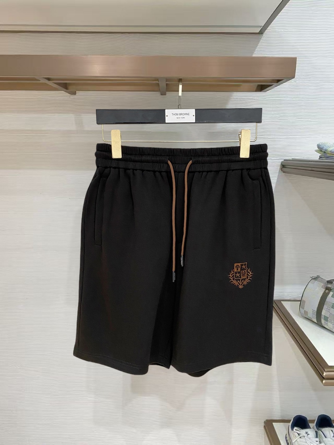 NO:847804,LP 1926 spring and summer new men's casual shorts, three-quarter pants, high-end goods, simple, fashionable and generous, customized original imported fabrics, simple, neat and refreshing, high-quality workmanship details that can withstand any form of inspection, simple and generous, versatile style, elegant and handsome upper body, brand new sense of sight!  The appearance is incomparable, the details are in place, and the upper body is not picky!  Size M-3xL,,loro piana,shorts,19860909LP 1926春夏新款男士休闲短裤 五分裤 高端货简洁时尚大方定制原版进口面料简洁利落又清爽品质做工细节经得起任何形式检验简约大方百搭款 上身优雅帅气,焕然一新的即视感！品相无敌,细节都很到位,上身不挑人！ 码数M-3xL,,loro piana,shorts,,Men's clothing