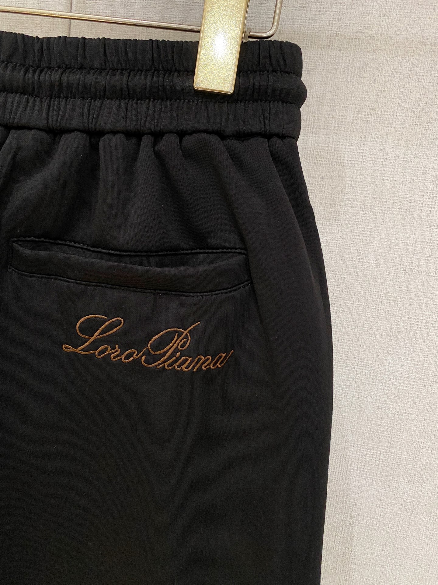 Loro Piana 春夏新款男士休闲短裤 五分裤 高端货简洁时尚大方定制原版进口面料简洁利落又清爽品质