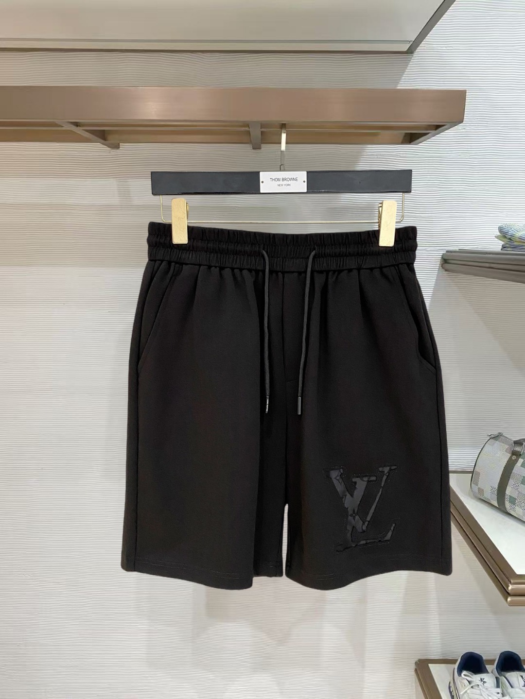 LV 2026春夏新款男士休闲短裤 五分裤 高端货简洁时尚大方定制原版进口面料简洁利落又清爽品质做工细节