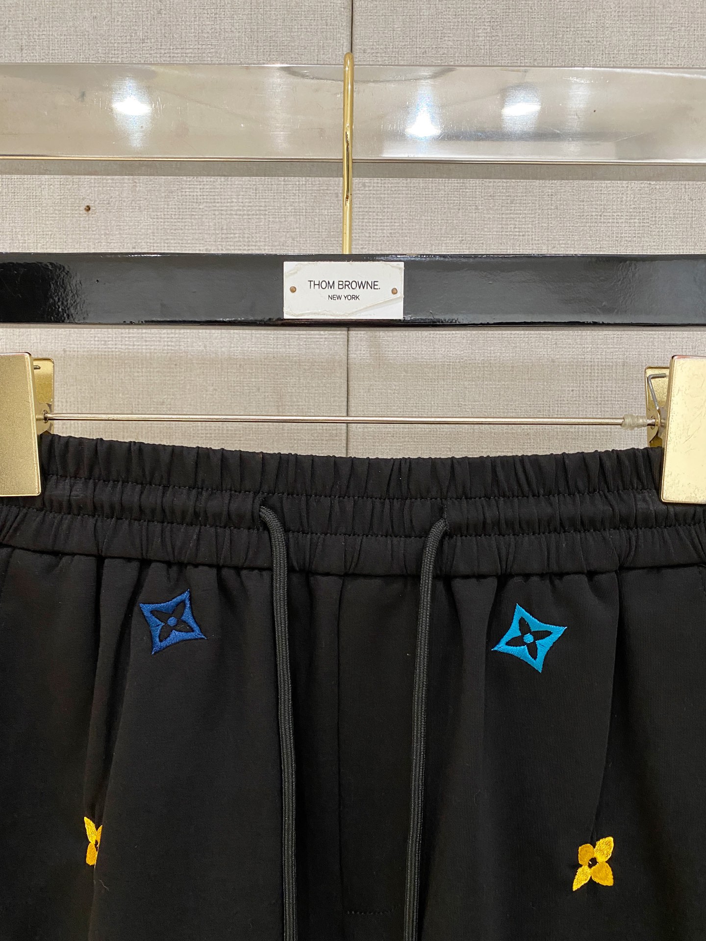 LV 2026春夏新款男士休闲短裤 五分裤 高端货简洁时尚大方定制原版进口面料简洁利落又清爽品质做工细节