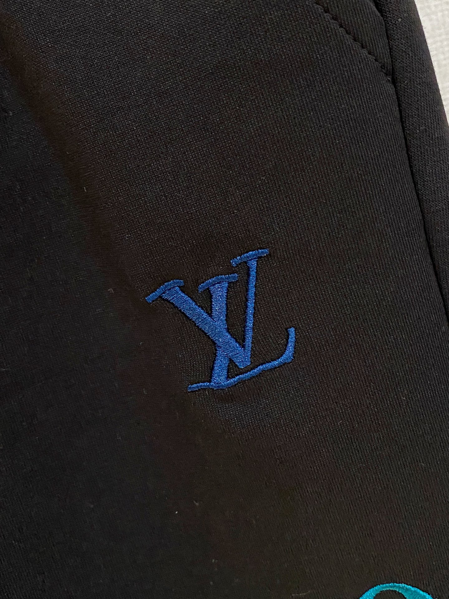 LV 2026春夏新款男士休闲短裤 五分裤 高端货简洁时尚大方定制原版进口面料简洁利落又清爽品质做工细节