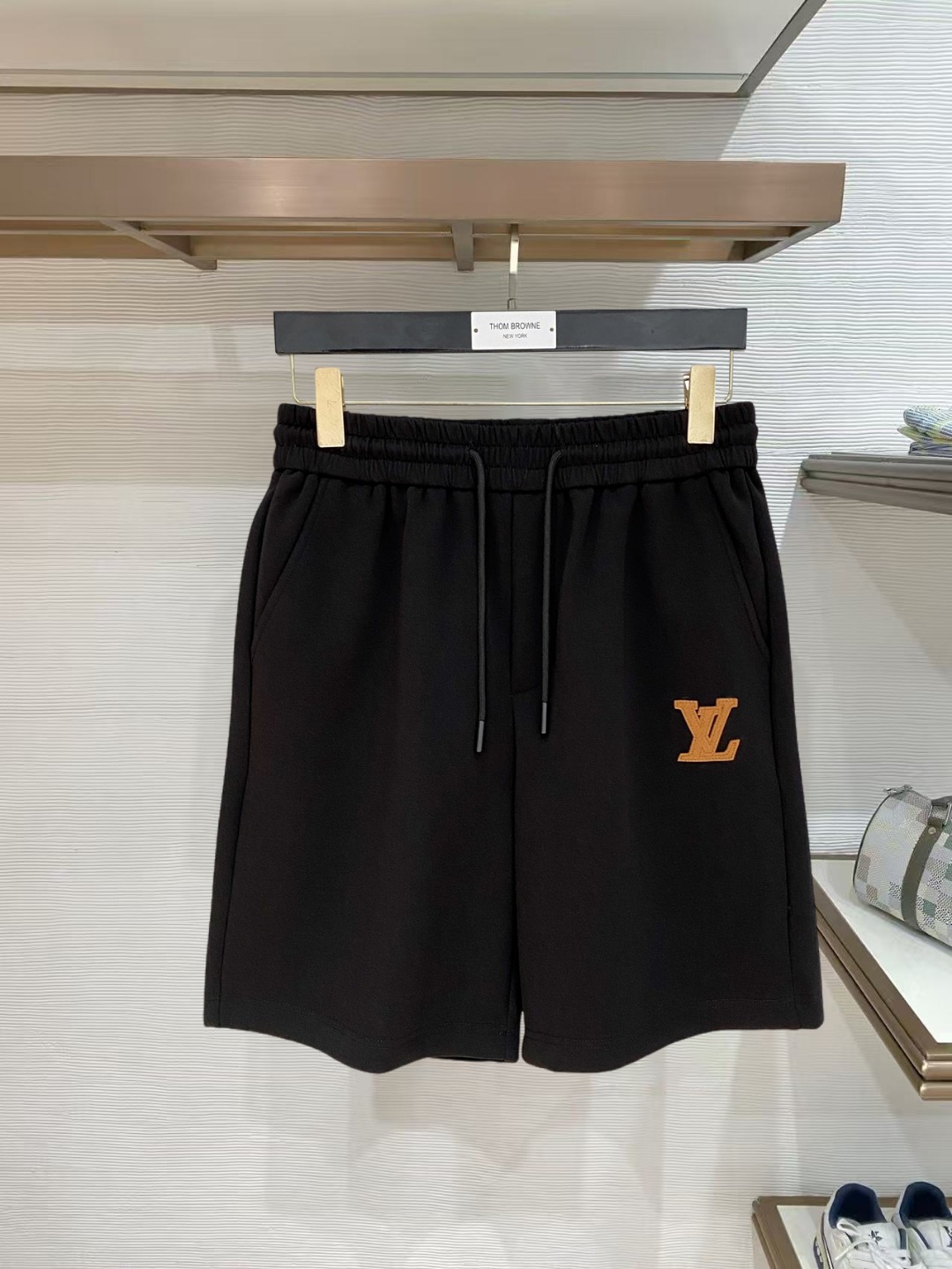 LV 2026春夏新款男士休闲短裤 五分裤 高端货简洁时尚大方定制原版进口面料简洁利落又清爽品质做工细节