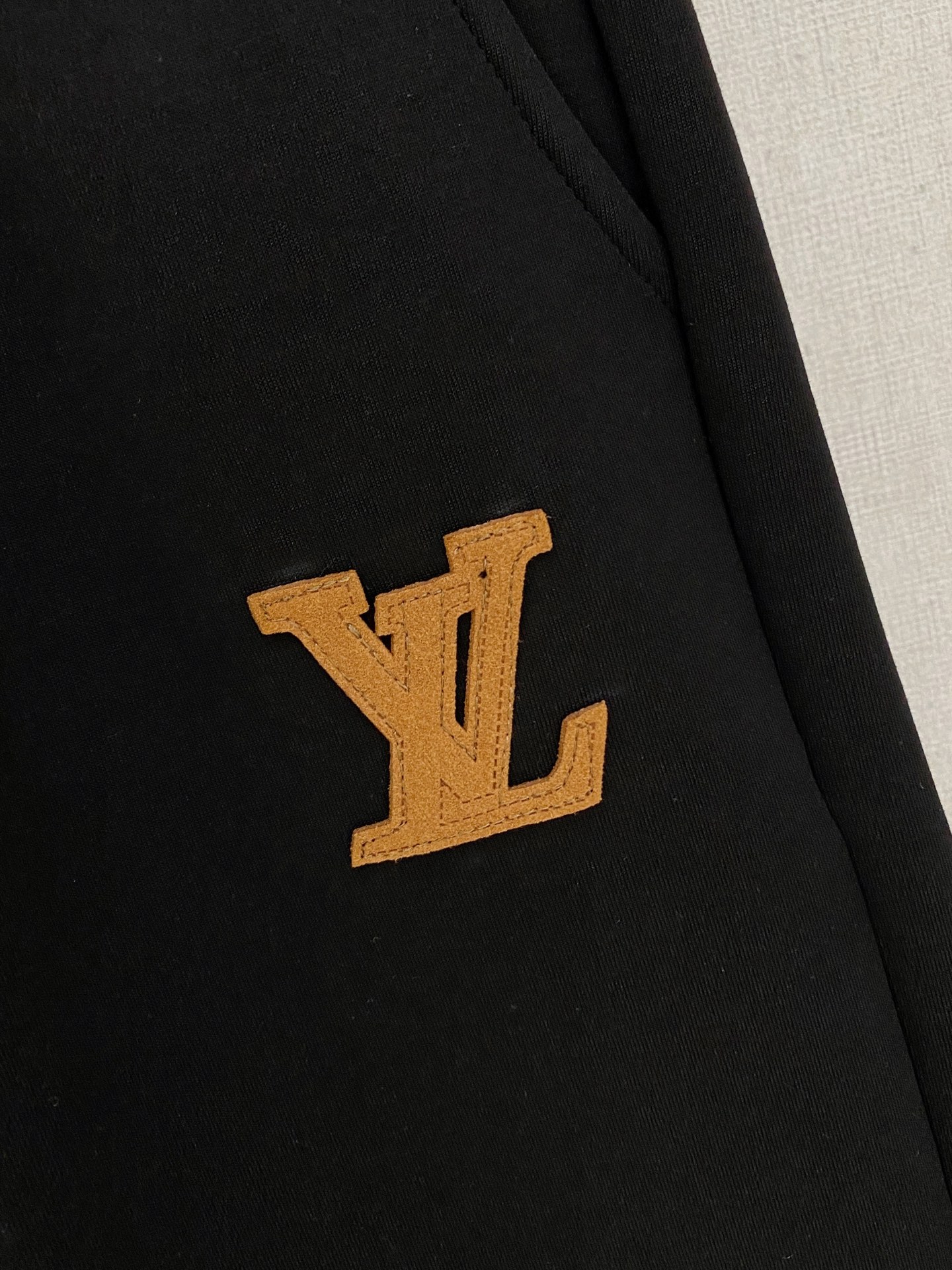 LV 2026春夏新款男士休闲短裤 五分裤 高端货简洁时尚大方定制原版进口面料简洁利落又清爽品质做工细节