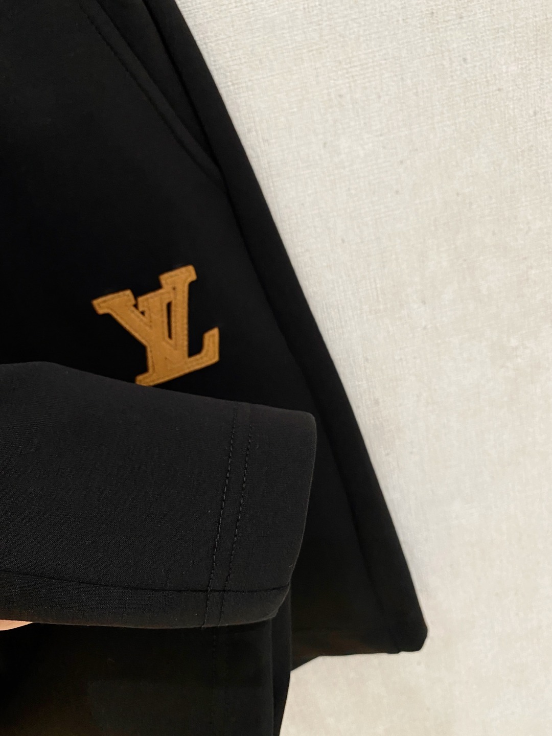 LV 2026春夏新款男士休闲短裤 五分裤 高端货简洁时尚大方定制原版进口面料简洁利落又清爽品质做工细节