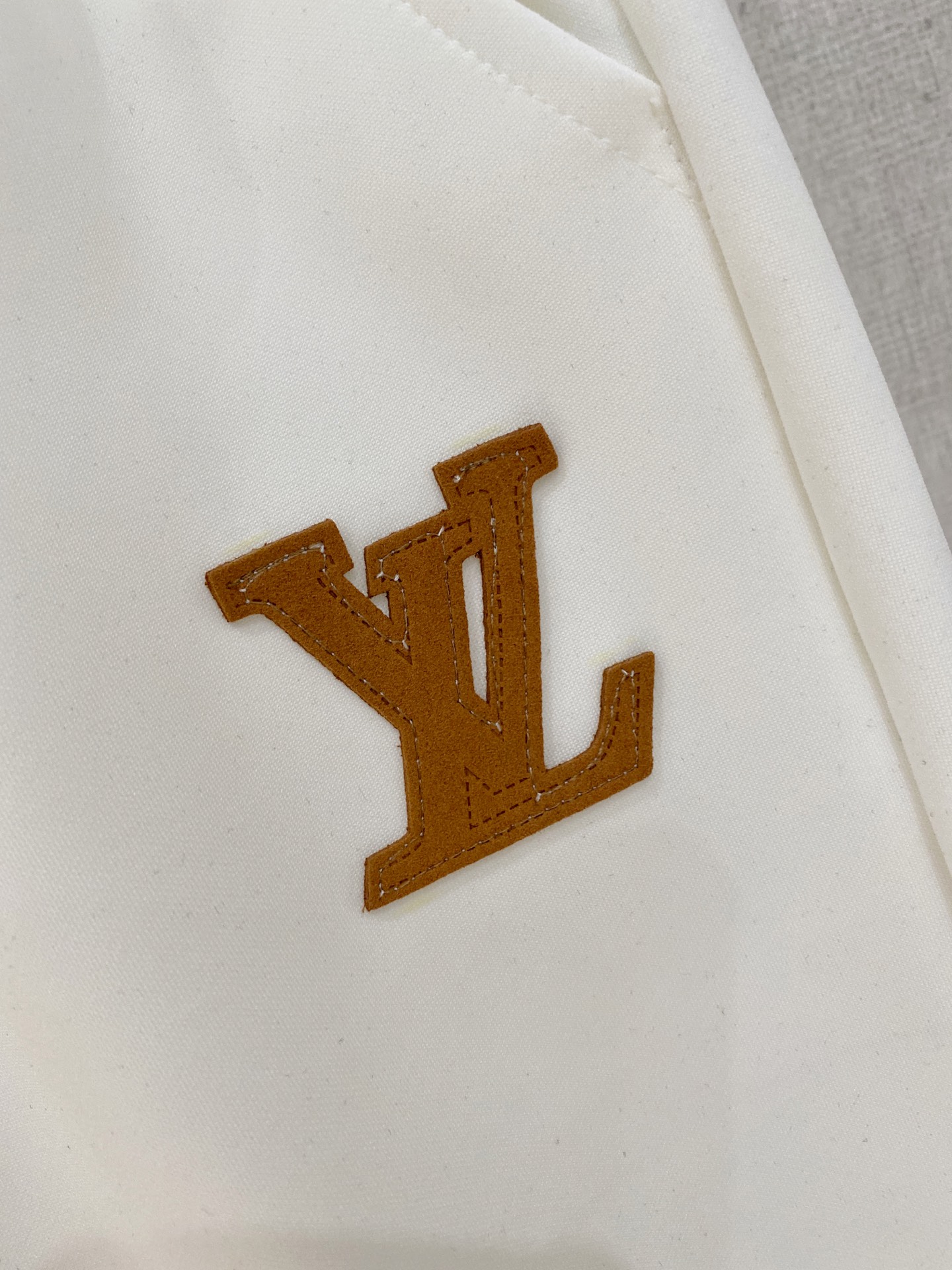 LV 2026春夏新款男士休闲短裤 五分裤 高端货简洁时尚大方定制原版进口面料简洁利落又清爽品质做工细节