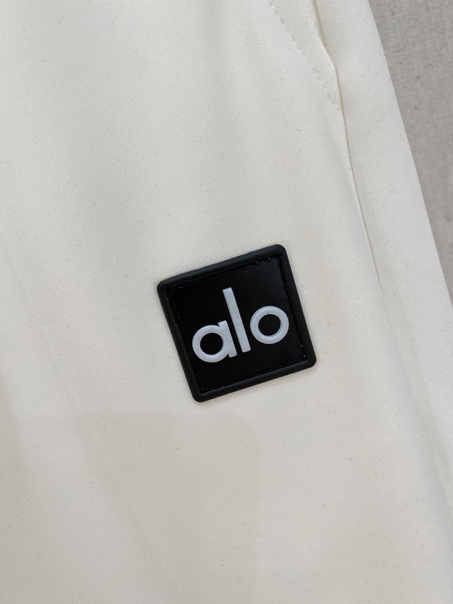 alo 2026春夏新款男士休闲短裤 五分裤 高端货简洁时尚大方定制原版进口面料简洁利落又清爽品质做工细