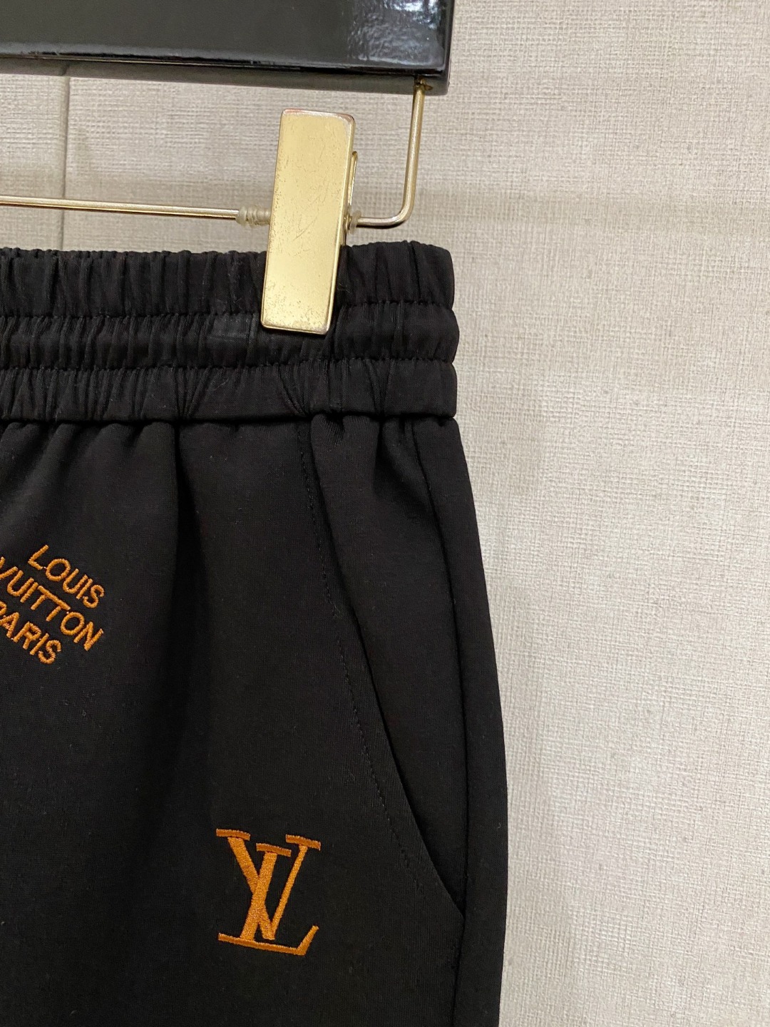 LV 2026春夏新款男士休闲短裤 五分裤 高端货简洁时尚大方定制原版进口面料简洁利落又清爽品质做工细节