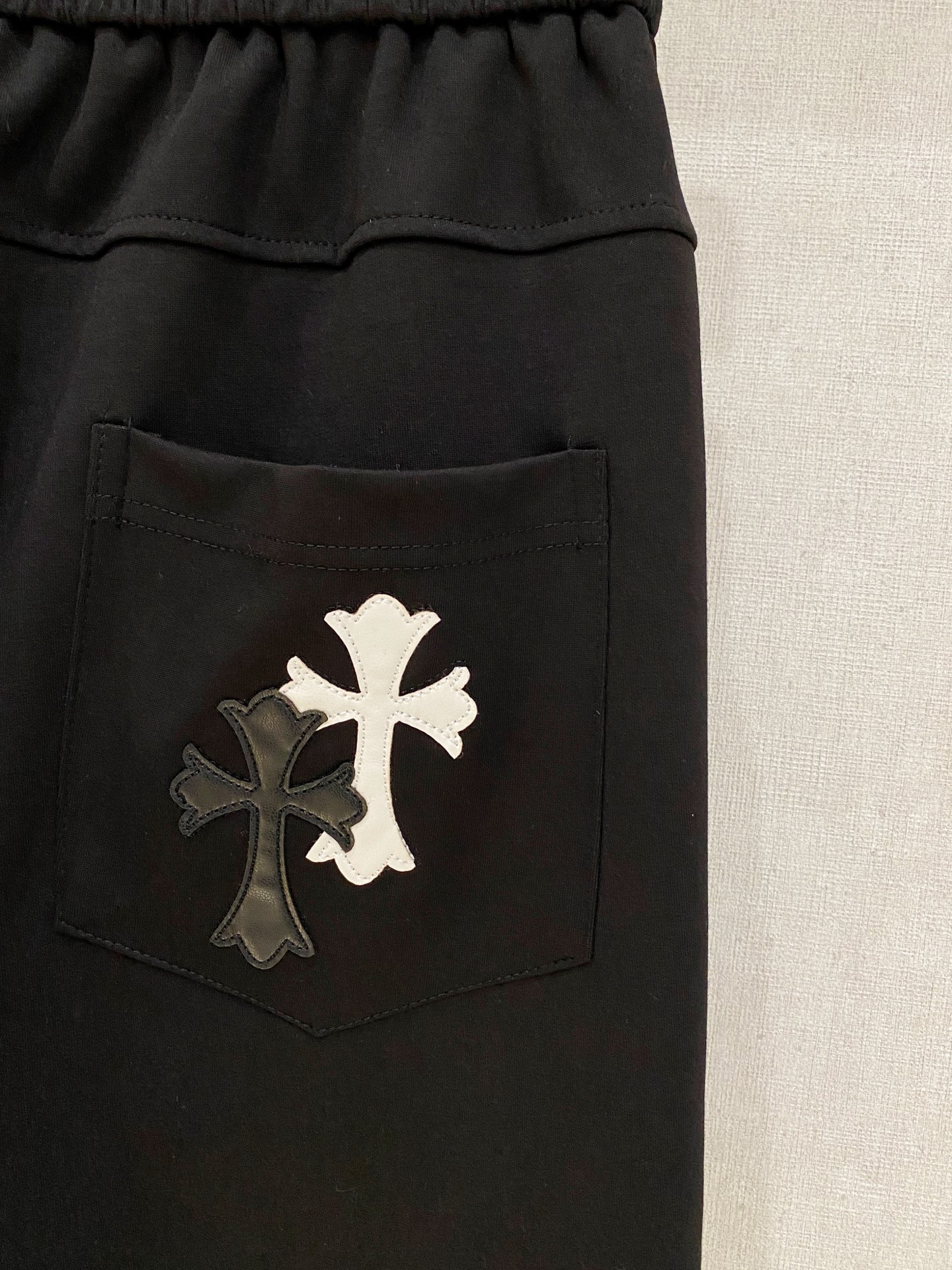 克罗心2026春夏新款男士休闲短裤 五分裤 高端货简洁时尚大方定制原版进口面料简洁利落又清爽品质做工细节