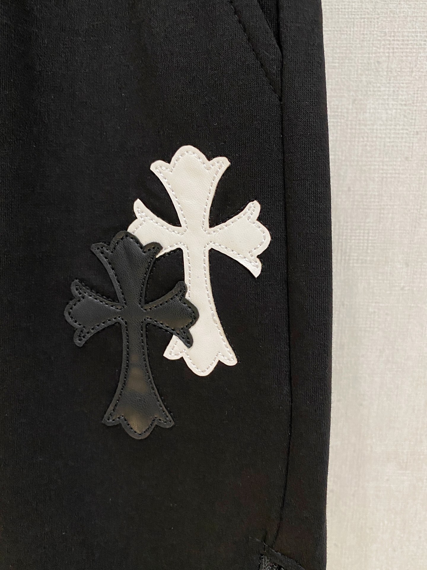 克罗心2026春夏新款男士休闲短裤 五分裤 高端货简洁时尚大方定制原版进口面料简洁利落又清爽品质做工细节