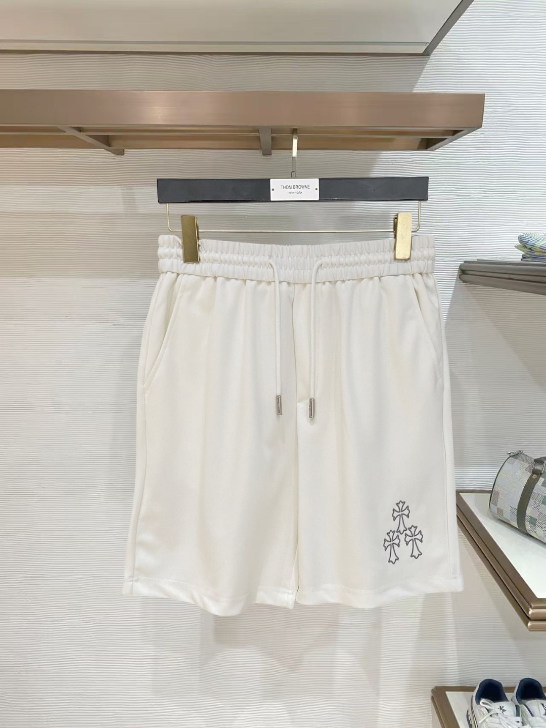 NO:847746,Kroxin 2026 spring and summer new men's casual shorts, three-quarter pants, high-end goods, simple, fashionable and generous, customized original imported fabrics, simple and refreshing, high-quality workmanship details, can withstand any form of inspection, simple and generous, versatile style, elegant and handsome upper body, brand new sense of sight!  The appearance is incomparable, the details are in place, and the upper body is not picky!  Size M-3xL,,chrome hearts,shorts,19860909克罗心 2026春夏新款男士休闲短裤 五分裤 高端货简洁时尚大方定制原版进口面料简洁利落又清爽品质做工细节经得起任何形式检验简约大方百搭款 上身优雅帅气,焕然一新的即视感！品相无敌,细节都很到位,上身不挑人！ 码数M-3xL,,chrome hearts,shorts,,Men's clothing