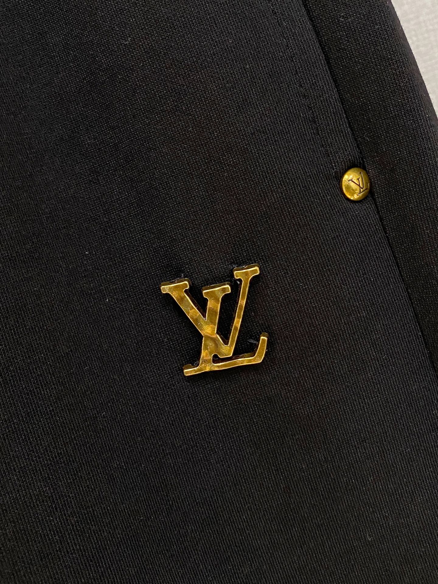 LV 2026春夏新款男士休闲短裤 五分裤 高端货简洁时尚大方定制原版进口面料简洁利落又清爽品质做工细节