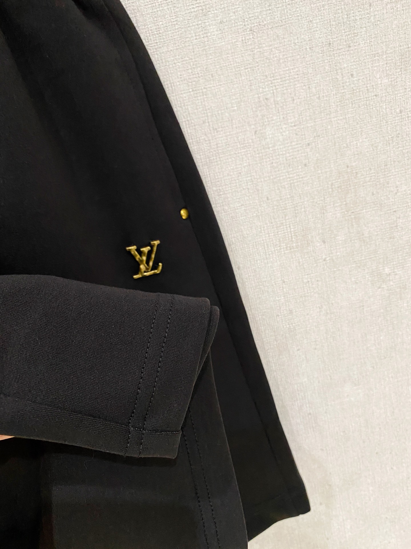 LV 2026春夏新款男士休闲短裤 五分裤 高端货简洁时尚大方定制原版进口面料简洁利落又清爽品质做工细节