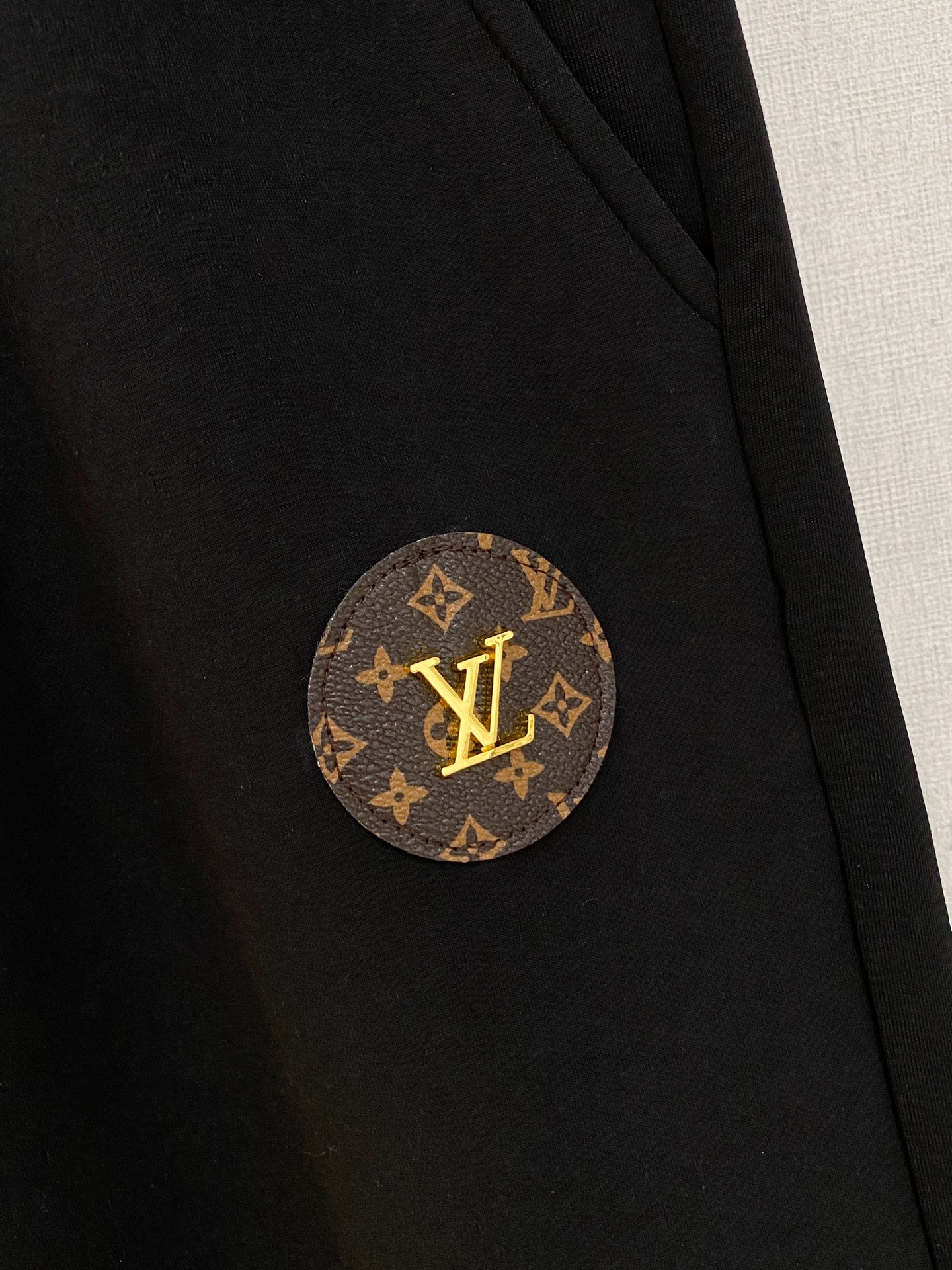 LV 2026春夏新款男士休闲短裤 五分裤 高端货简洁时尚大方定制原版进口面料简洁利落又清爽品质做工细节
