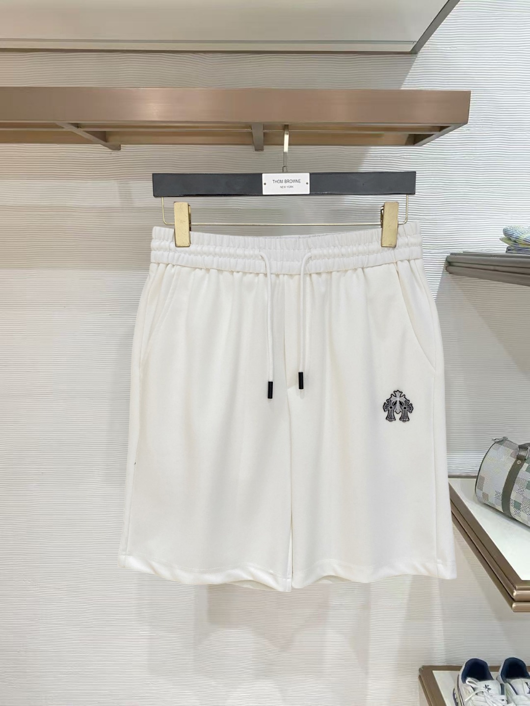 NO:847784,Kroxin 2026 spring and summer new men's casual shorts, three-quarter pants, high-end goods, simple, fashionable and generous, customized original imported fabrics, simple and refreshing, high-quality workmanship details, can withstand any form of inspection, simple and generous, versatile style, elegant and handsome upper body, brand new sense of sight!  The appearance is incomparable, the details are in place, and the upper body is not picky!  Size M-3xL,,chrome hearts,shorts,19860909克罗心 2026春夏新款男士休闲短裤 五分裤 高端货简洁时尚大方定制原版进口面料简洁利落又清爽品质做工细节经得起任何形式检验简约大方百搭款 上身优雅帅气,焕然一新的即视感！品相无敌,细节都很到位,上身不挑人！ 码数M-3xL,,chrome hearts,shorts,,Men's clothing