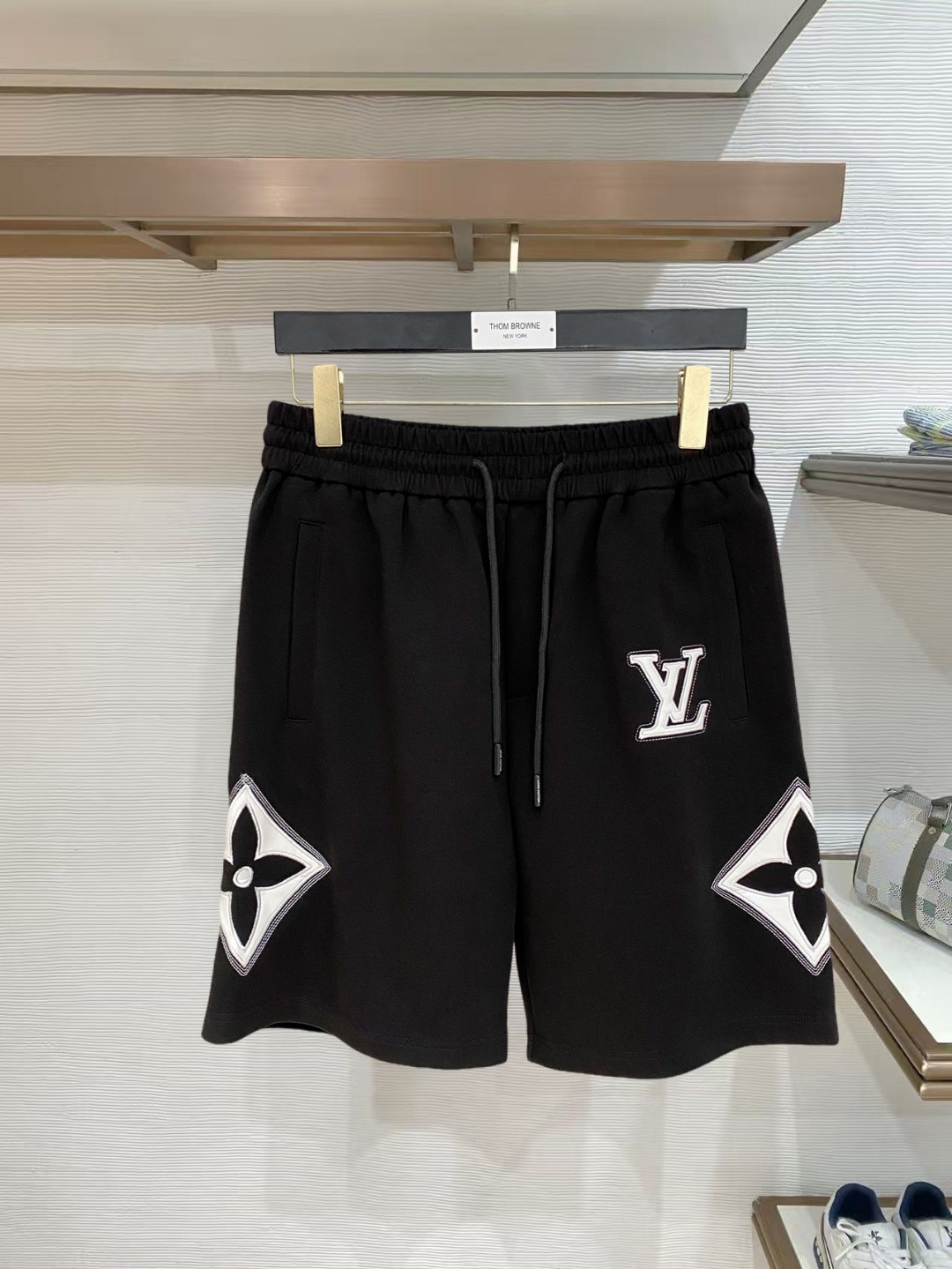 LV 2026春夏新款男士休闲短裤 五分裤 高端货简洁时尚大方定制原版进口面料简洁利落又清爽品质做工细节