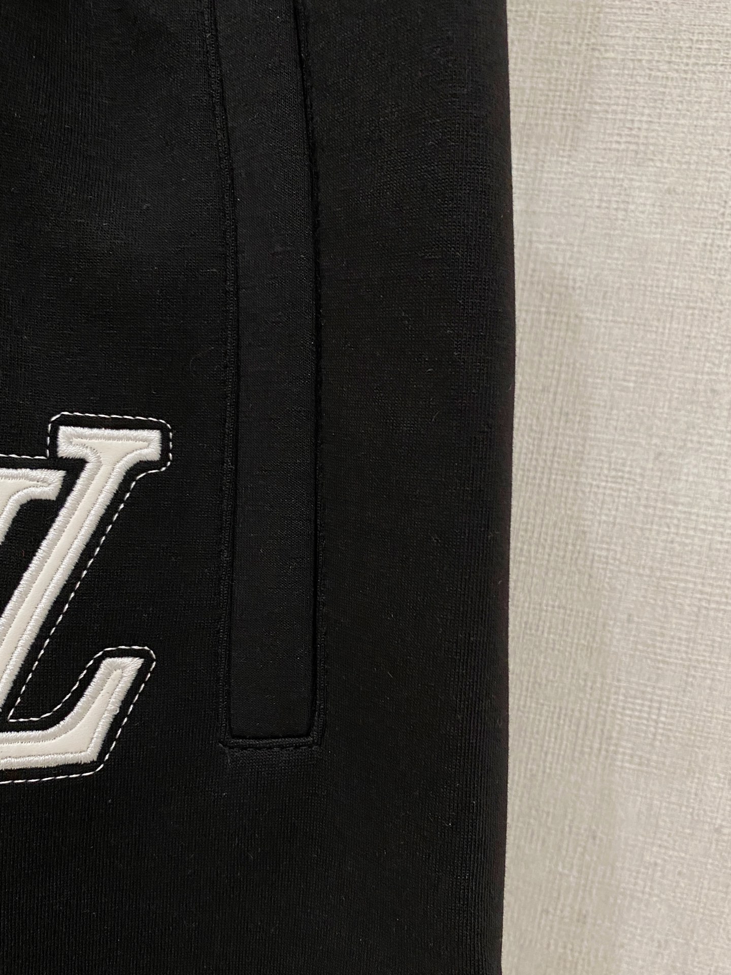 LV 2026春夏新款男士休闲短裤 五分裤 高端货简洁时尚大方定制原版进口面料简洁利落又清爽品质做工细节