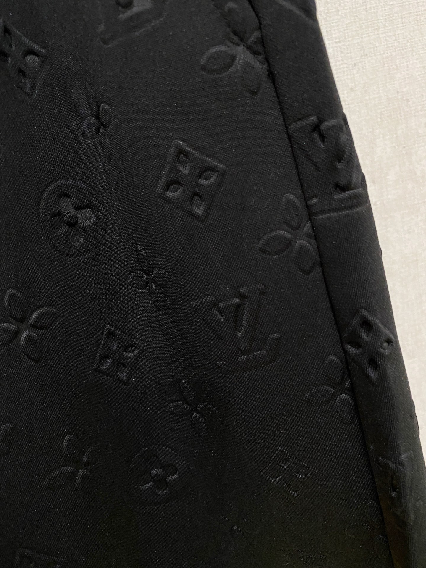 LV 2026春夏新款男士休闲短裤 五分裤 高端货简洁时尚大方定制原版进口面料简洁利落又清爽品质做工细节