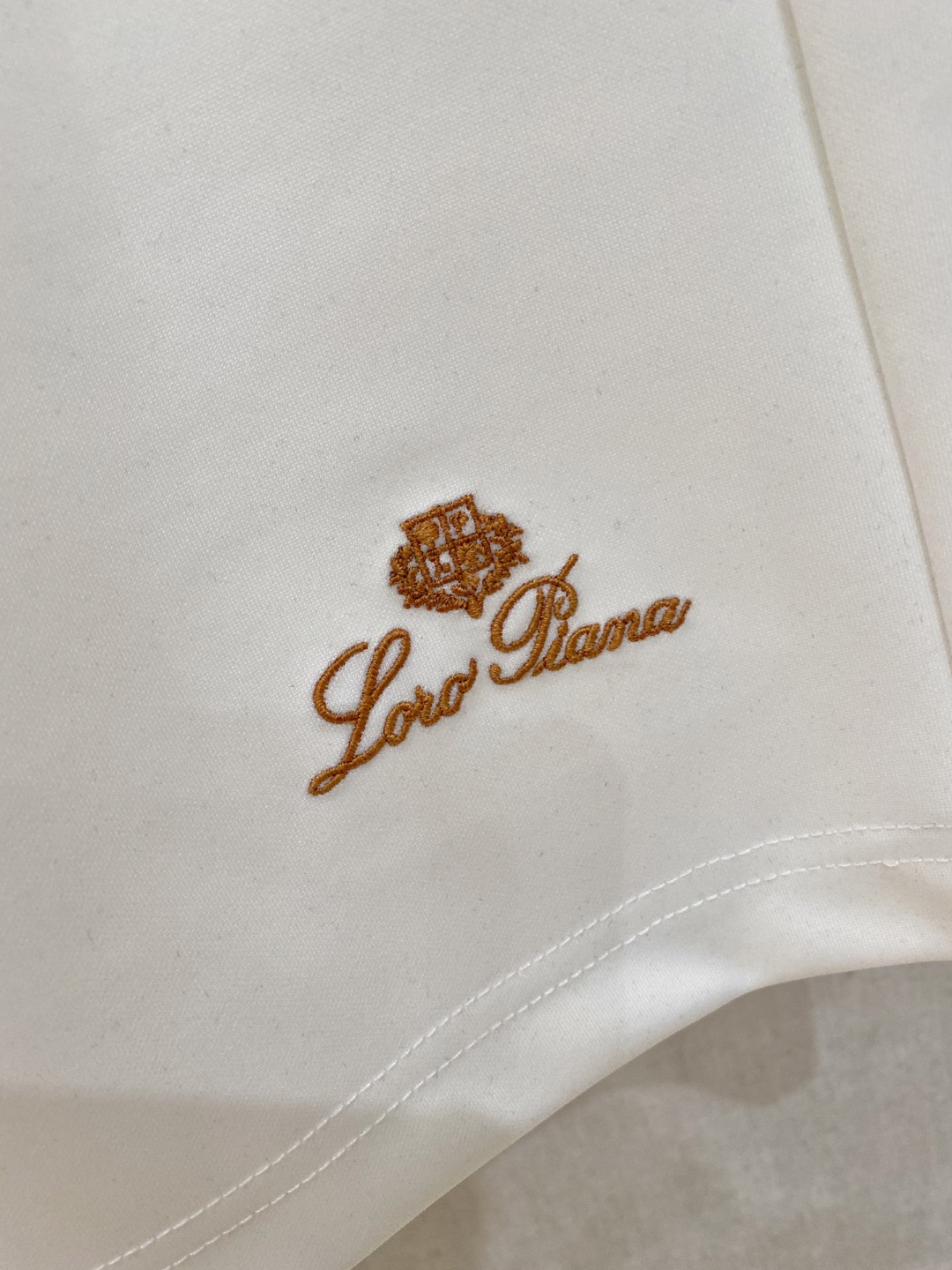 Loro Piana 春夏新款男士休闲短裤 五分裤 高端货简洁时尚大方定制原版进口面料简洁利落又清爽品质