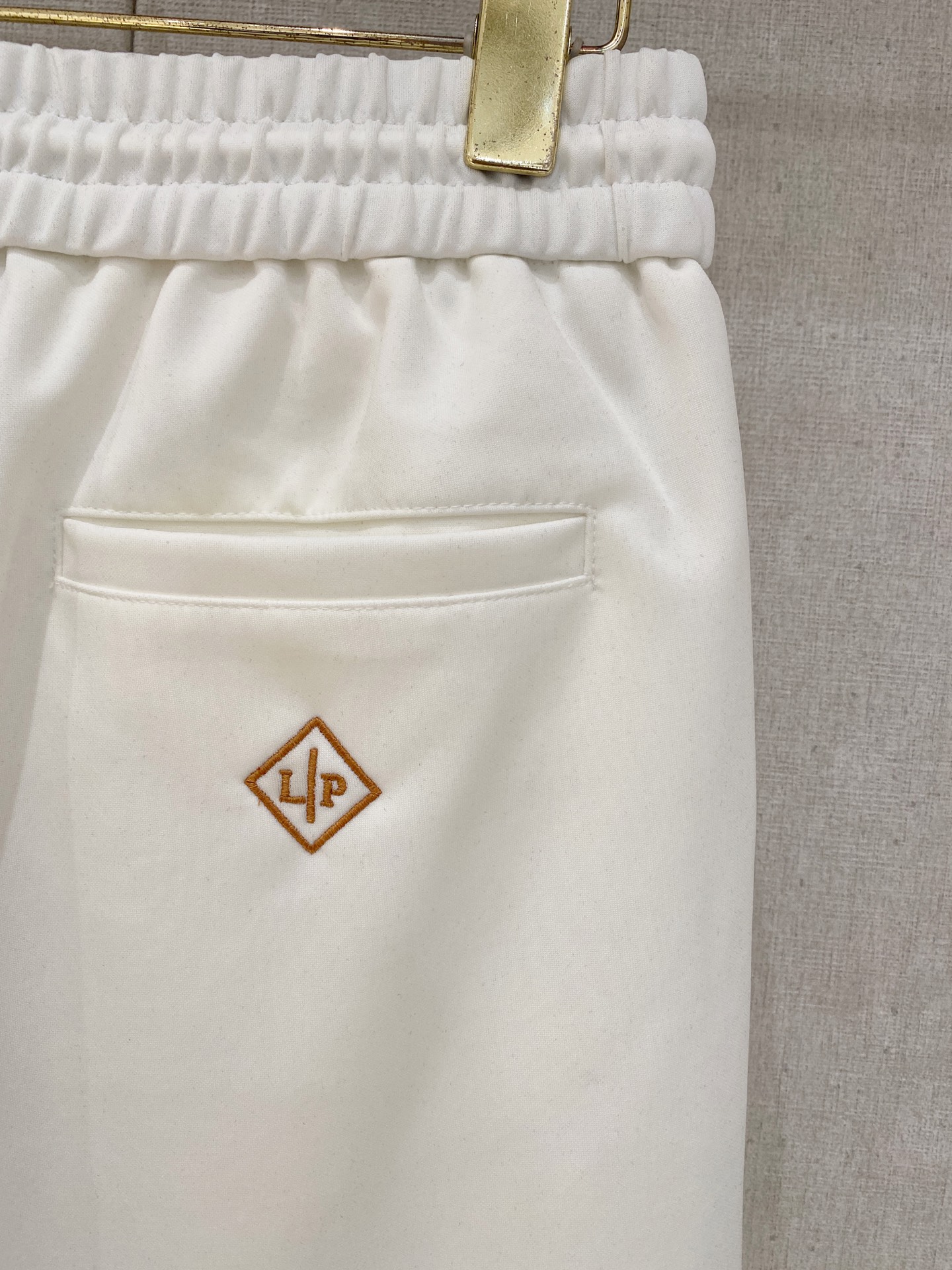 Loro Piana 春夏新款男士休闲短裤 五分裤 高端货简洁时尚大方定制原版进口面料简洁利落又清爽品质
