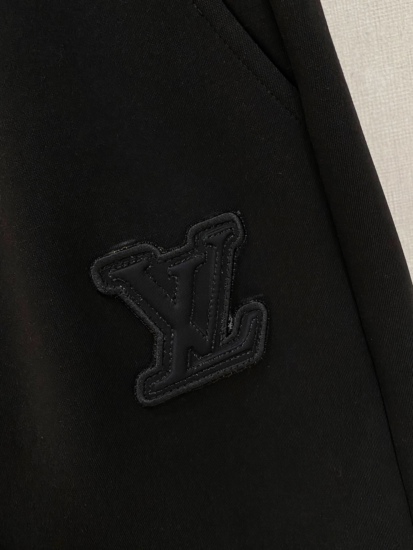 LV 2026春夏新款男士休闲短裤 五分裤 高端货简洁时尚大方定制原版进口面料简洁利落又清爽品质做工细节