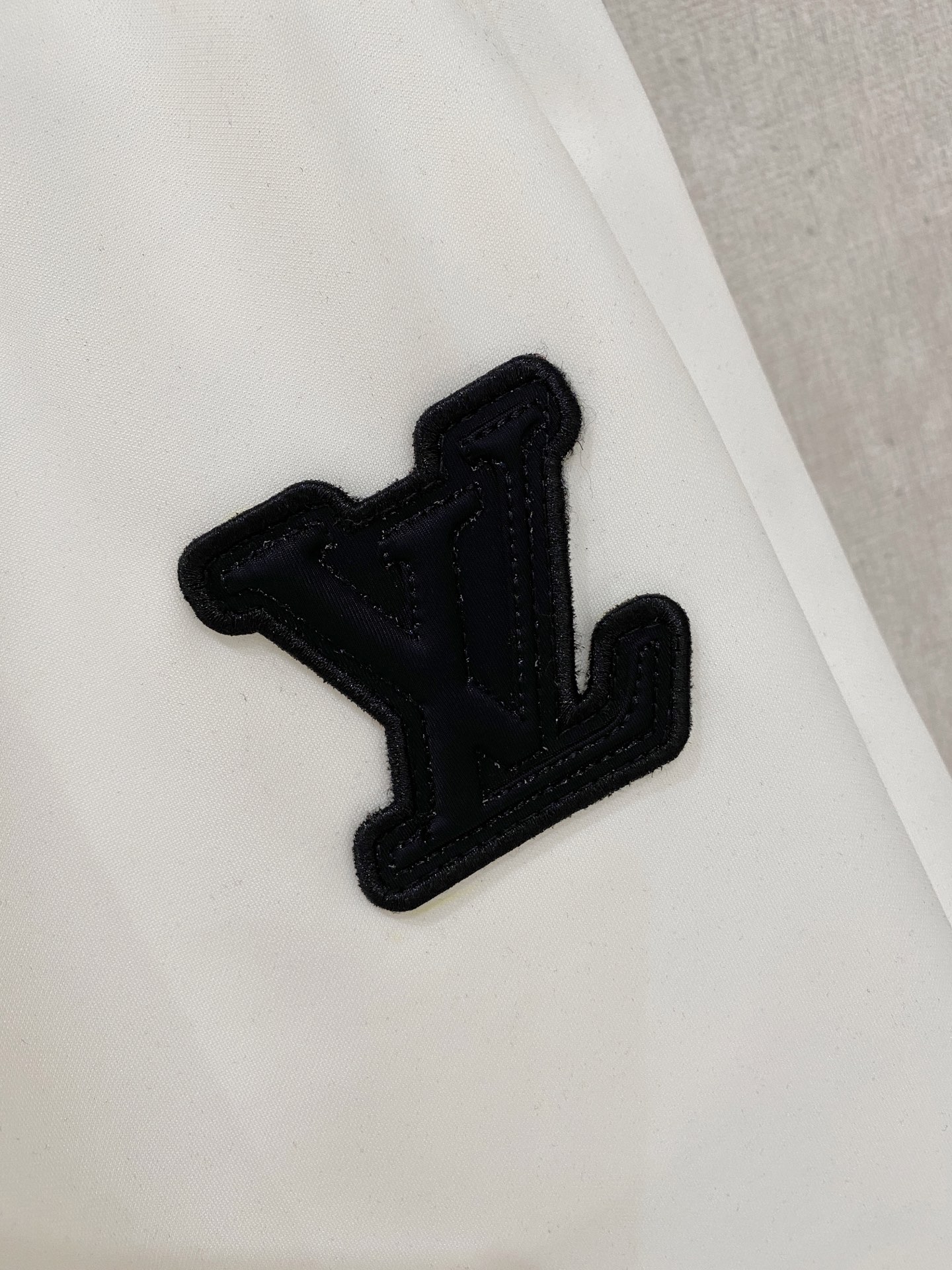 LV 2026春夏新款男士休闲短裤 五分裤 高端货简洁时尚大方定制原版进口面料简洁利落又清爽品质做工细节