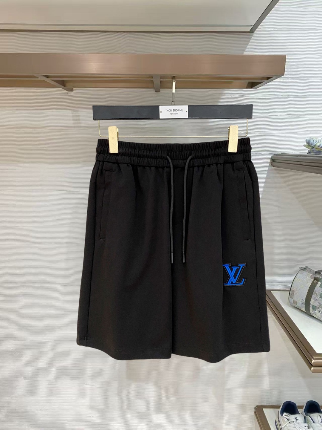 LV 2026春夏新款男士休闲短裤 五分裤 高端货简洁时尚大方定制原版进口面料简洁利落又清爽品质做工细节
