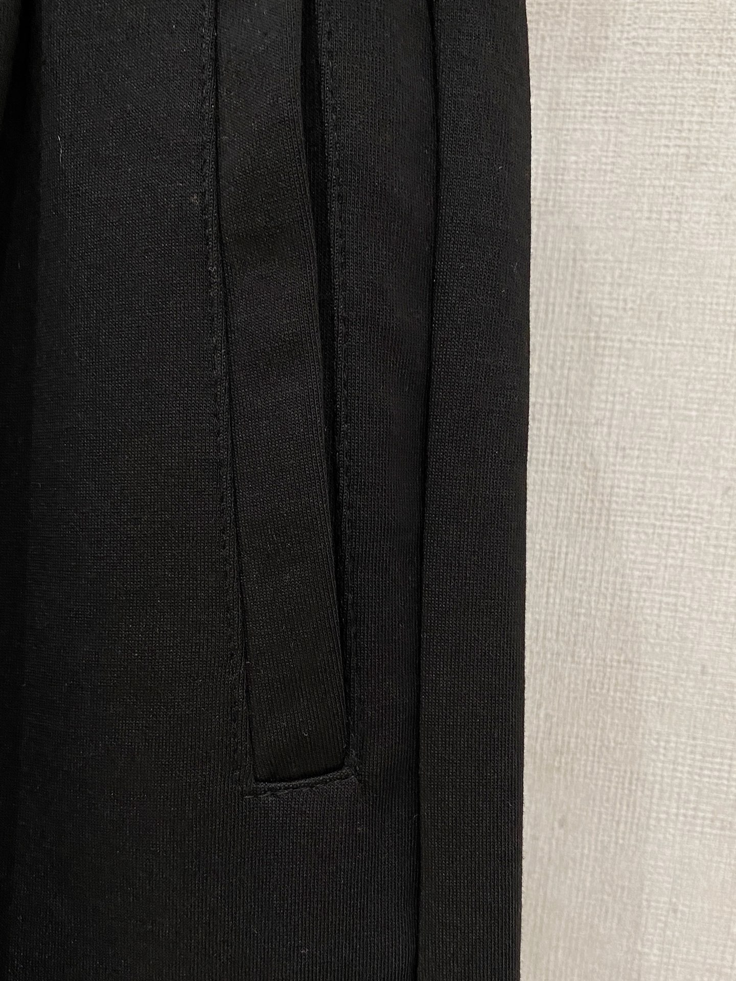 LV 2026春夏新款男士休闲短裤 五分裤 高端货简洁时尚大方定制原版进口面料简洁利落又清爽品质做工细节