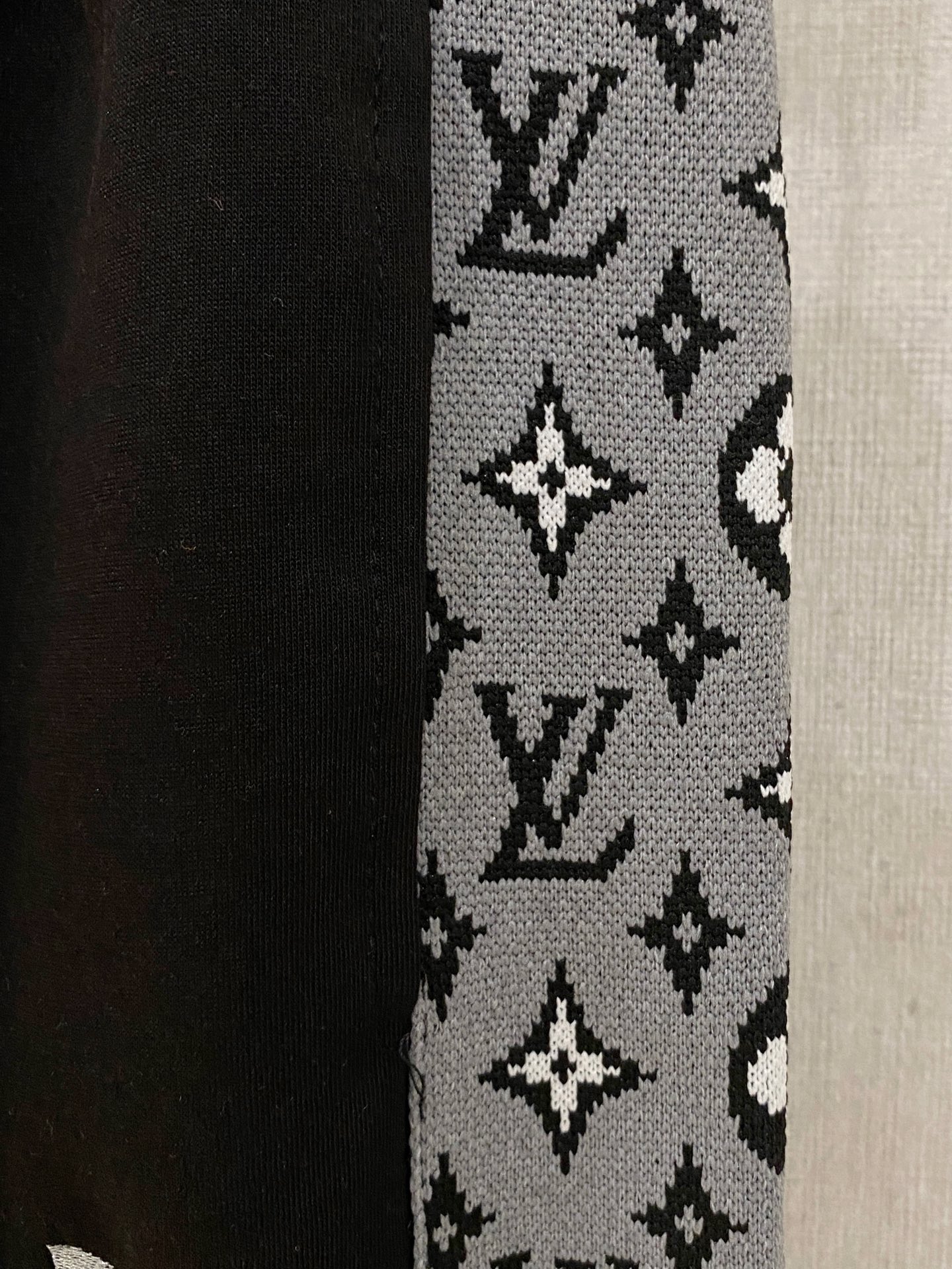LV 2026春夏新款男士休闲短裤 五分裤 高端货简洁时尚大方定制原版进口面料简洁利落又清爽品质做工细节