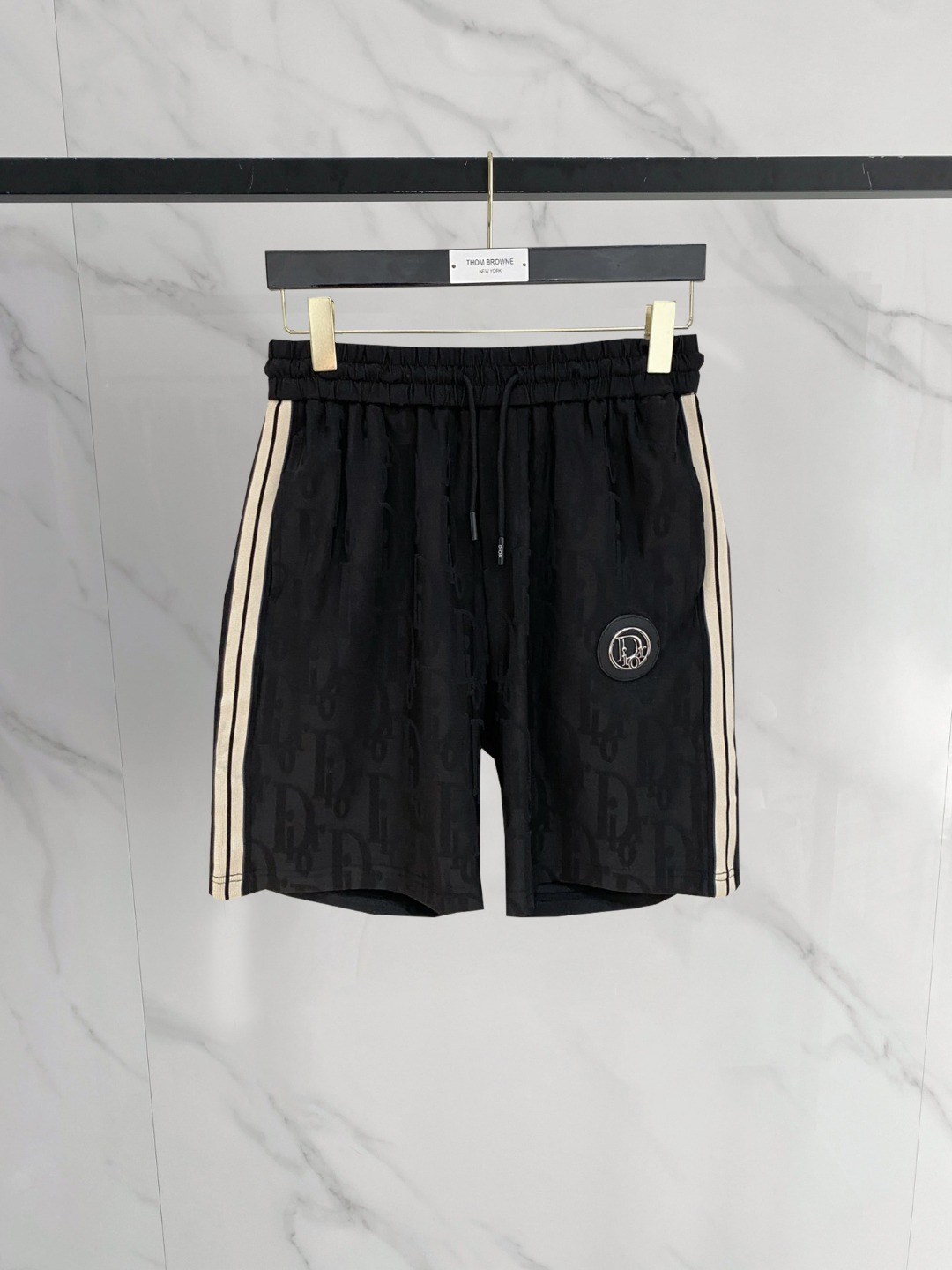 NO:776559,Dior 2026 spring and summer new men's casual shorts, three-quarter pants, high-end goods, simple, fashionable and generous, customized original imported fabrics, simple and refreshing, high-quality workmanship details, exquisite, simple and generous, versatile style, elegant and handsome upper body, brand new sense of sight!  The appearance is incomparable, the details are in place, and the upper body is not picky!  Size M-3xL,,dior,shorts,19860909迪奥 2026春夏新款男士休闲短裤 五分裤 高端货简洁时尚大方定制原版进口面料简洁利落又清爽品质做工细节精美简约大方百搭款 上身优雅帅气,焕然一新的即视感！品相无敌,细节都很到位,上身不挑人！ 码数M-3xL,,dior,shorts,,Men's clothing