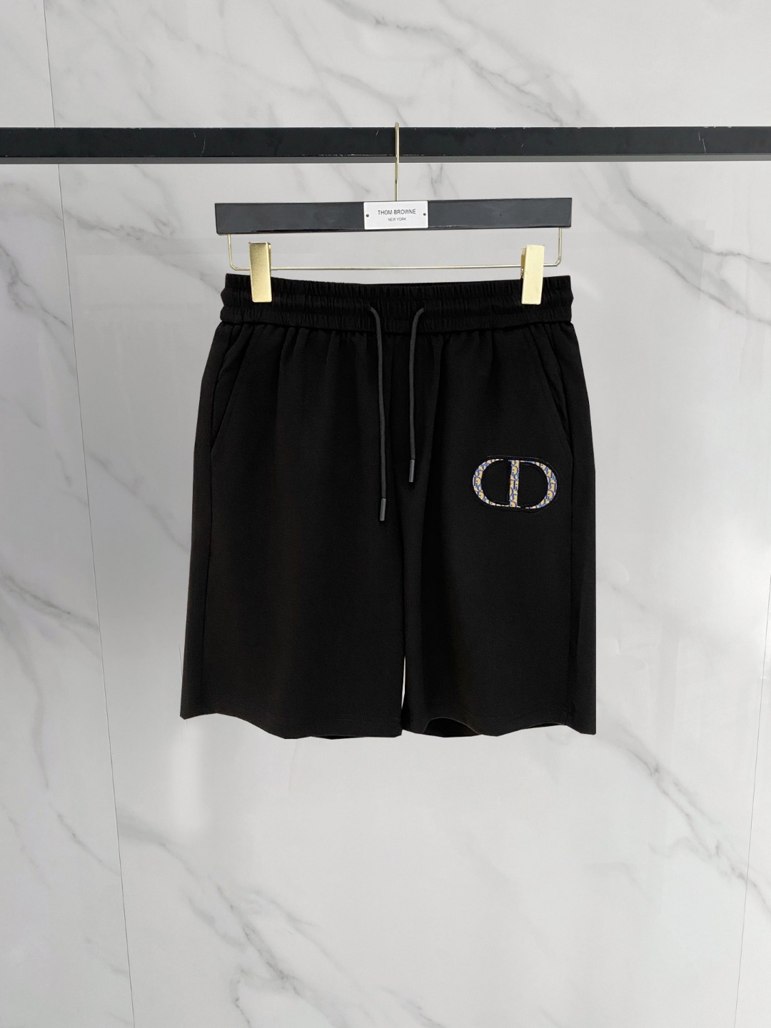 NO:776565,LV 2026 spring and summer new men's casual shorts, three-quarter pants, high-end goods, simple, fashionable and generous, customized original imported fabrics, simple and refreshing, high-quality workmanship details, exquisite, simple and generous, versatile style, elegant and handsome upper body, brand new sense of sight!  The appearance is incomparable, the details are in place, and the upper body is not picky!  Size M-3xL,,louis vuitton,shorts,19860909LV 2026春夏新款男士休闲短裤 五分裤 高端货简洁时尚大方定制原版进口面料简洁利落又清爽品质做工细节精美简约大方百搭款 上身优雅帅气,焕然一新的即视感！品相无敌,细节都很到位,上身不挑人！ 码数M-3xL,,louis vuitton,shorts,,Men's clothing