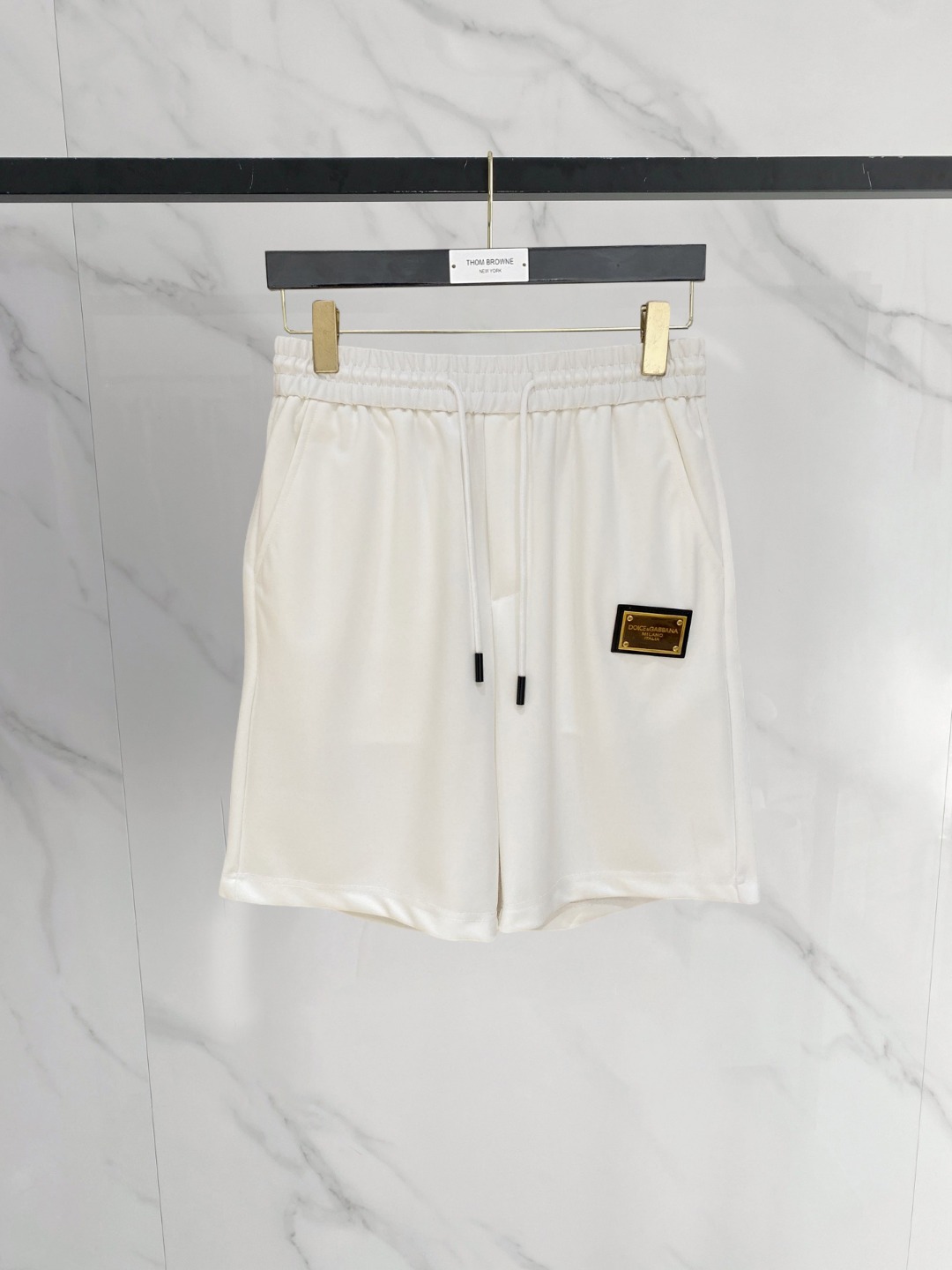 NO:776578,DG 2026 new spring and summer men's casual shorts, three-quarter pants, high-end goods, simple, fashionable and generous, customized original imported fabrics, simple and refreshing, high-quality workmanship details, exquisite, simple and generous, versatile style, elegant and handsome upper body, brand new sense of sight!  The appearance is incomparable, the details are in place, and the upper body is not picky!  Code number M-3xL,,shorts,19860909DG 2026春夏新款男士休闲短裤 五分裤 高端货简洁时尚大方定制原版进口面料简洁利落又清爽品质做工细节精美简约大方百搭款 上身优雅帅气,焕然一新的即视感！品相无敌,细节都很到位,上身不挑人！ 码数M-3xL,,shorts,,Men's clothing