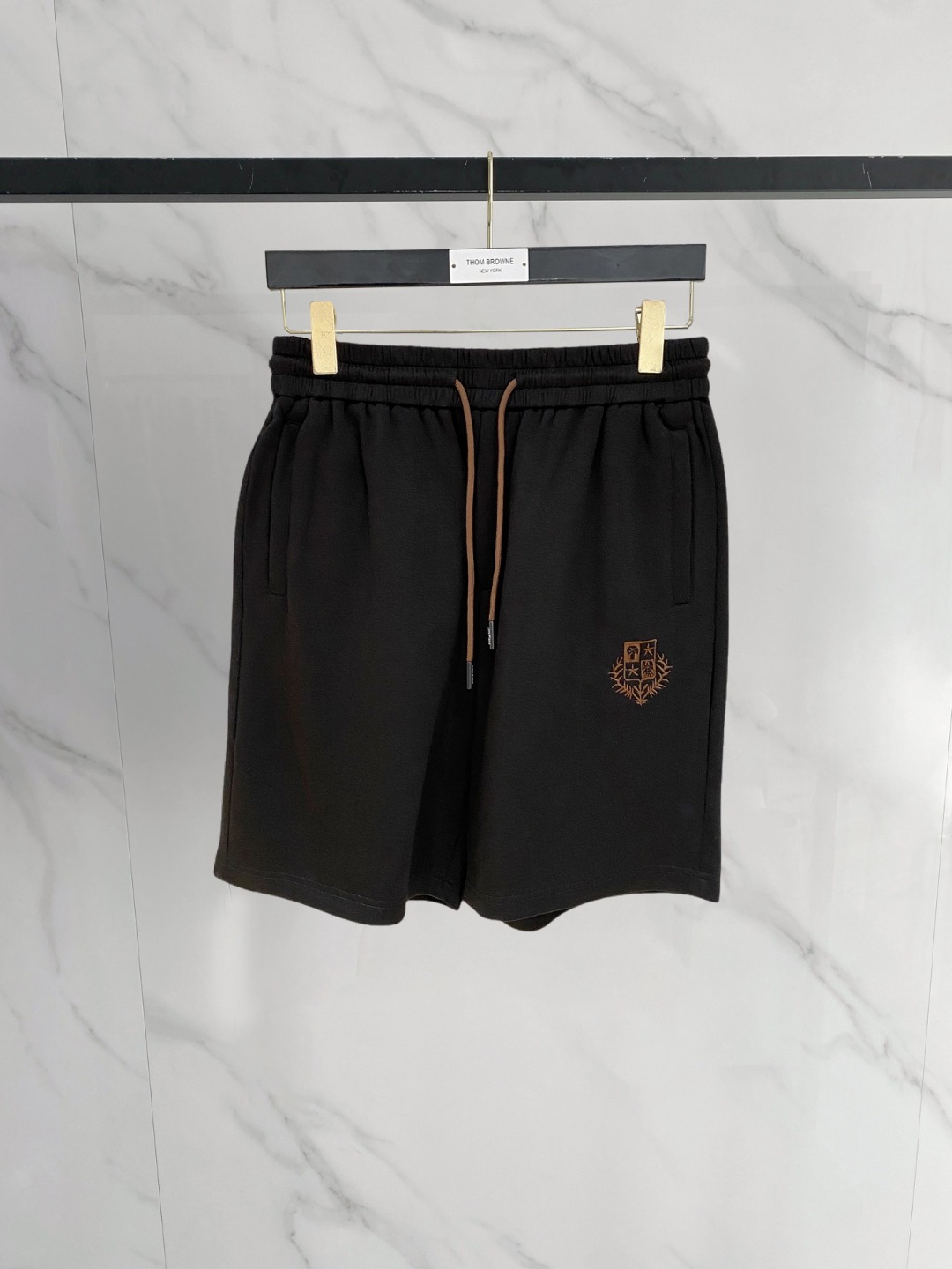 NO:776583,LP 1906 spring and summer new men's casual shorts, three-quarter pants, high-end goods, simple, fashionable and generous, customized original imported fabrics, simple and refreshing, high-quality workmanship details, exquisite, simple and generous, versatile style, elegant and handsome upper body, brand new sense of sight!  The appearance is incomparable, the details are in place, and the upper body is not picky!  Size M-3xL,,loro piana,shorts,19860909LP 1906春夏新款男士休闲短裤 五分裤 高端货简洁时尚大方定制原版进口面料简洁利落又清爽品质做工细节精美简约大方百搭款 上身优雅帅气,焕然一新的即视感！品相无敌,细节都很到位,上身不挑人！ 码数M-3xL,,loro piana,shorts,,Men's clothing