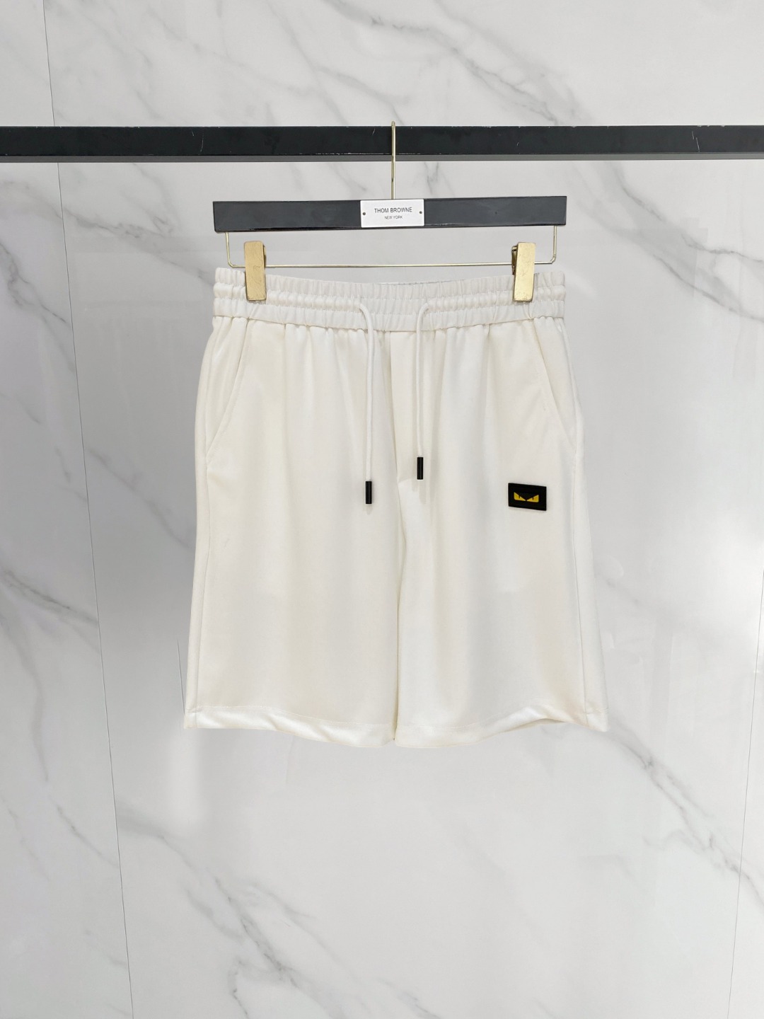 NO:776607,Fendi 2026 spring and summer new men's casual shorts, three-quarter pants, high-end goods, simple, fashionable and generous, customized original imported fabrics, simple and refreshing, high-quality workmanship details, exquisite, simple and generous, versatile style, elegant and handsome upper body, brand new sense of sight!  The appearance is incomparable, the details are in place, and the upper body is not picky!  Size M-3xL,,fendi,shorts,19860909芬迪 2026春夏新款男士休闲短裤 五分裤 高端货简洁时尚大方定制原版进口面料简洁利落又清爽品质做工细节精美简约大方百搭款 上身优雅帅气,焕然一新的即视感！品相无敌,细节都很到位,上身不挑人！ 码数M-3xL,,fendi,shorts,,Men's clothing