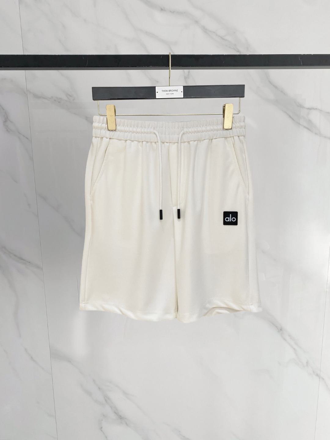 NO:776579,alo 2026 spring and summer new men's casual shorts, three-quarter pants, high-end goods, simple, fashionable and generous, customized original imported fabrics, simple and refreshing, high-quality workmanship details, exquisite, simple and generous, versatile style, elegant and handsome upper body, brand new sense of sight!  The appearance is incomparable, the details are in place, and the upper body is not picky!  Code number M-3xL,,shorts,19860909alo 2026春夏新款男士休闲短裤 五分裤 高端货简洁时尚大方定制原版进口面料简洁利落又清爽品质做工细节精美简约大方百搭款 上身优雅帅气,焕然一新的即视感！品相无敌,细节都很到位,上身不挑人！ 码数M-3xL,,shorts,,Men's clothing