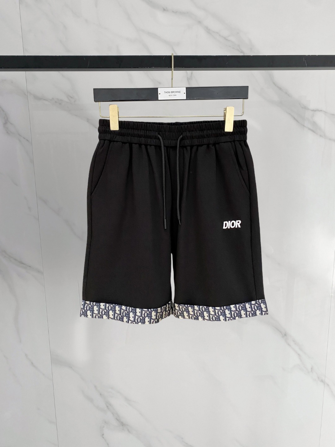 NO:776584,Dior 2026 spring and summer new men's casual shorts, three-quarter pants, high-end goods, simple, fashionable and generous, customized original imported fabrics, simple and refreshing, high-quality workmanship details, exquisite, simple and generous, versatile style, elegant and handsome upper body, brand new sense of sight!  The appearance is incomparable, the details are in place, and the upper body is not picky!  Size M-3xL,,dior,shorts,19860909迪奥 2026春夏新款男士休闲短裤 五分裤 高端货简洁时尚大方定制原版进口面料简洁利落又清爽品质做工细节精美简约大方百搭款 上身优雅帅气,焕然一新的即视感！品相无敌,细节都很到位,上身不挑人！ 码数M-3xL,,dior,shorts,,Men's clothing
