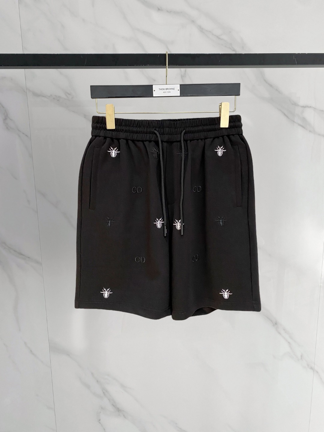 NO:774068,Dior 2026 spring and summer new men's casual shorts, three-quarter pants, high-end goods, simple, fashionable and generous, customized original imported fabrics, simple and refreshing, high-quality workmanship details, exquisite, simple and generous, versatile style, elegant and handsome upper body, brand new sense of sight!  The appearance is incomparable, the details are in place, and the upper body is not picky!  Size M-3xL,,dior,shorts,19860909迪奥 2026春夏新款男士休闲短裤 五分裤 高端货简洁时尚大方定制原版进口面料简洁利落又清爽品质做工细节精美简约大方百搭款 上身优雅帅气,焕然一新的即视感！品相无敌,细节都很到位,上身不挑人！ 码数M-3xL,,dior,shorts,,Men's clothing