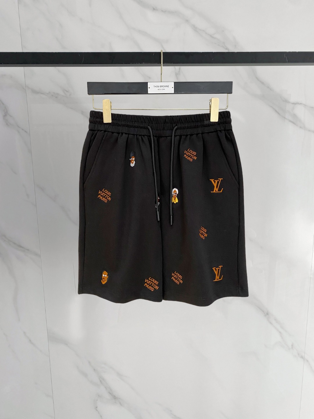 NO:774099,LV 2026 spring and summer new men's casual shorts, three-quarter pants, high-end goods, simple, fashionable and generous, customized original imported fabrics, simple and refreshing, high-quality workmanship details, exquisite, simple and generous, versatile style, elegant and handsome upper body, brand new sense of sight!  The appearance is incomparable, the details are in place, and the upper body is not picky!  Size M-3xL,,louis vuitton,shorts,19860909LV 2026春夏新款男士休闲短裤 五分裤 高端货简洁时尚大方定制原版进口面料简洁利落又清爽品质做工细节精美简约大方百搭款 上身优雅帅气,焕然一新的即视感！品相无敌,细节都很到位,上身不挑人！ 码数M-3xL,,louis vuitton,shorts,,Men's clothing