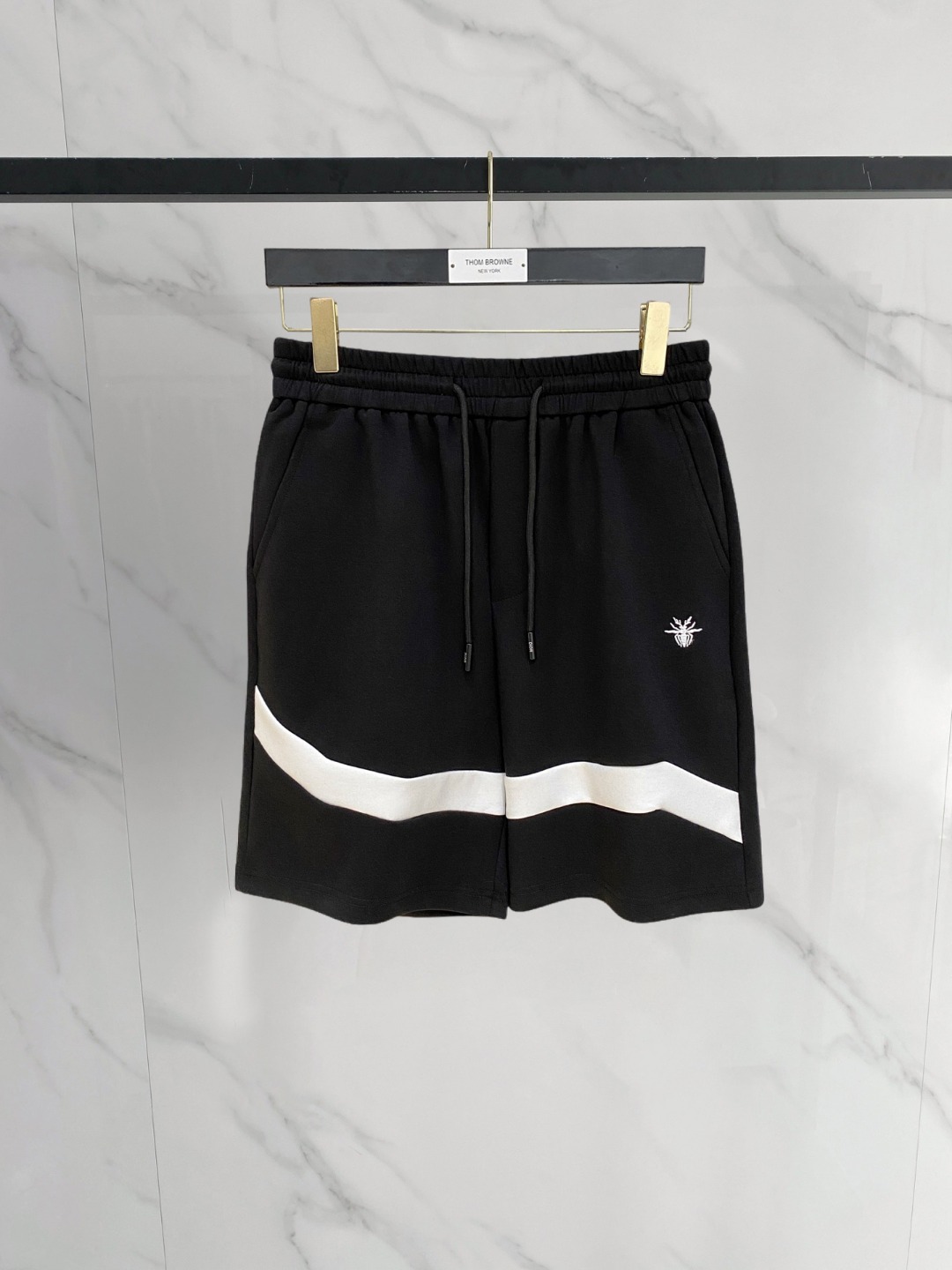 NO:774088,Dior 2026 spring and summer new men's casual shorts, three-quarter pants, high-end goods, simple, fashionable and generous, customized original imported fabrics, simple and refreshing, high-quality workmanship details, exquisite, simple and generous, versatile style, elegant and handsome upper body, brand new sense of sight!  The appearance is incomparable, the details are in place, and the upper body is not picky!  Size M-3xL,,dior,shorts,19860909迪奥 2026春夏新款男士休闲短裤 五分裤 高端货简洁时尚大方定制原版进口面料简洁利落又清爽品质做工细节精美简约大方百搭款 上身优雅帅气,焕然一新的即视感！品相无敌,细节都很到位,上身不挑人！ 码数M-3xL,,dior,shorts,,Men's clothing