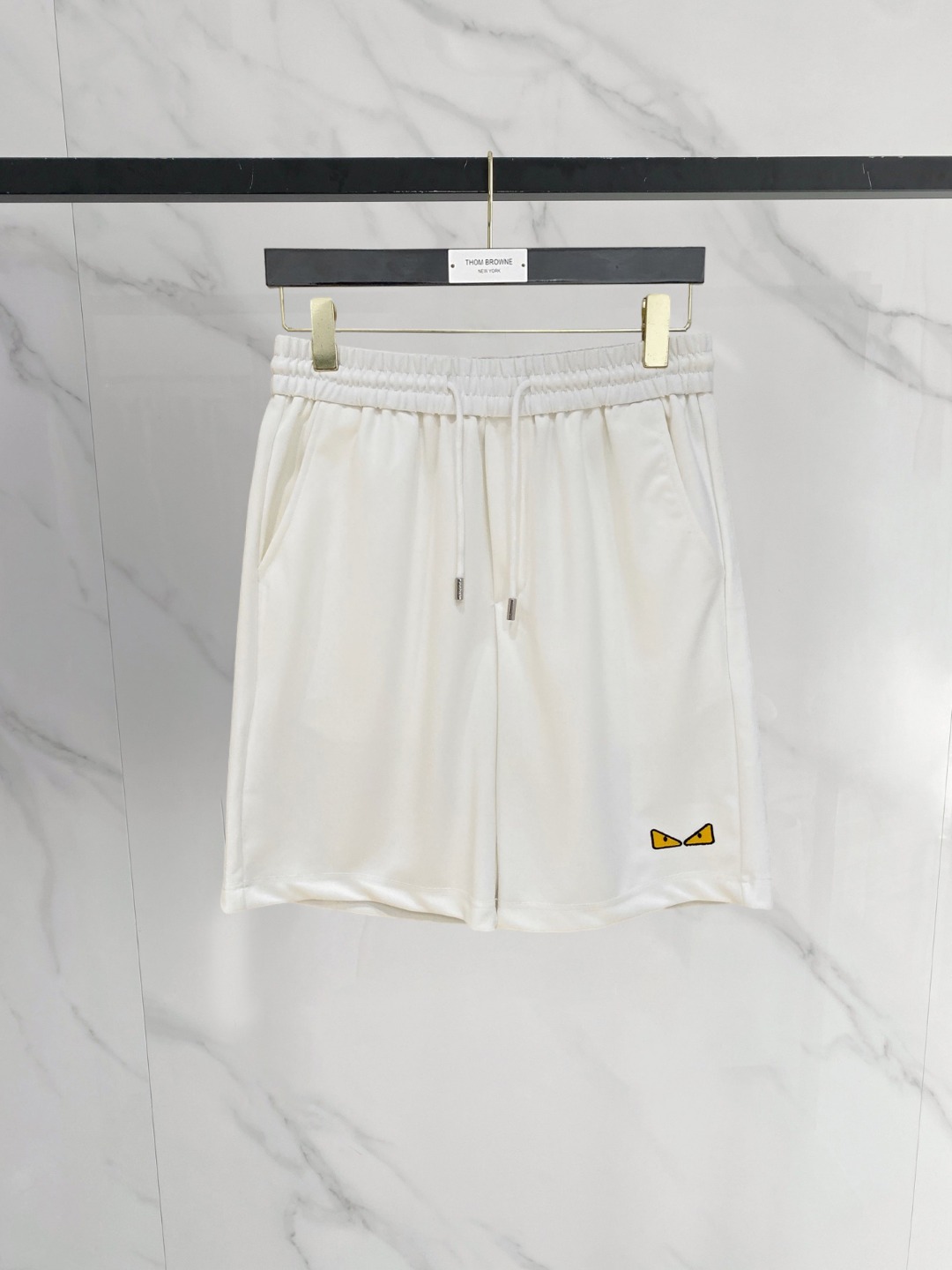 NO:774049,Fendi 2026 spring and summer new men's casual shorts, three-quarter pants, high-end goods, simple, fashionable and generous, customized original imported fabrics, simple and refreshing, high-quality workmanship details, exquisite, simple and generous, versatile style, elegant and handsome upper body, brand new sense of sight!  The appearance is incomparable, the details are in place, and the upper body is not picky!  Size M-3xL,,fendi,shorts,19860909芬迪 2026春夏新款男士休闲短裤 五分裤 高端货简洁时尚大方定制原版进口面料简洁利落又清爽品质做工细节精美简约大方百搭款 上身优雅帅气,焕然一新的即视感！品相无敌,细节都很到位,上身不挑人！ 码数M-3xL,,fendi,shorts,,Men's clothing
